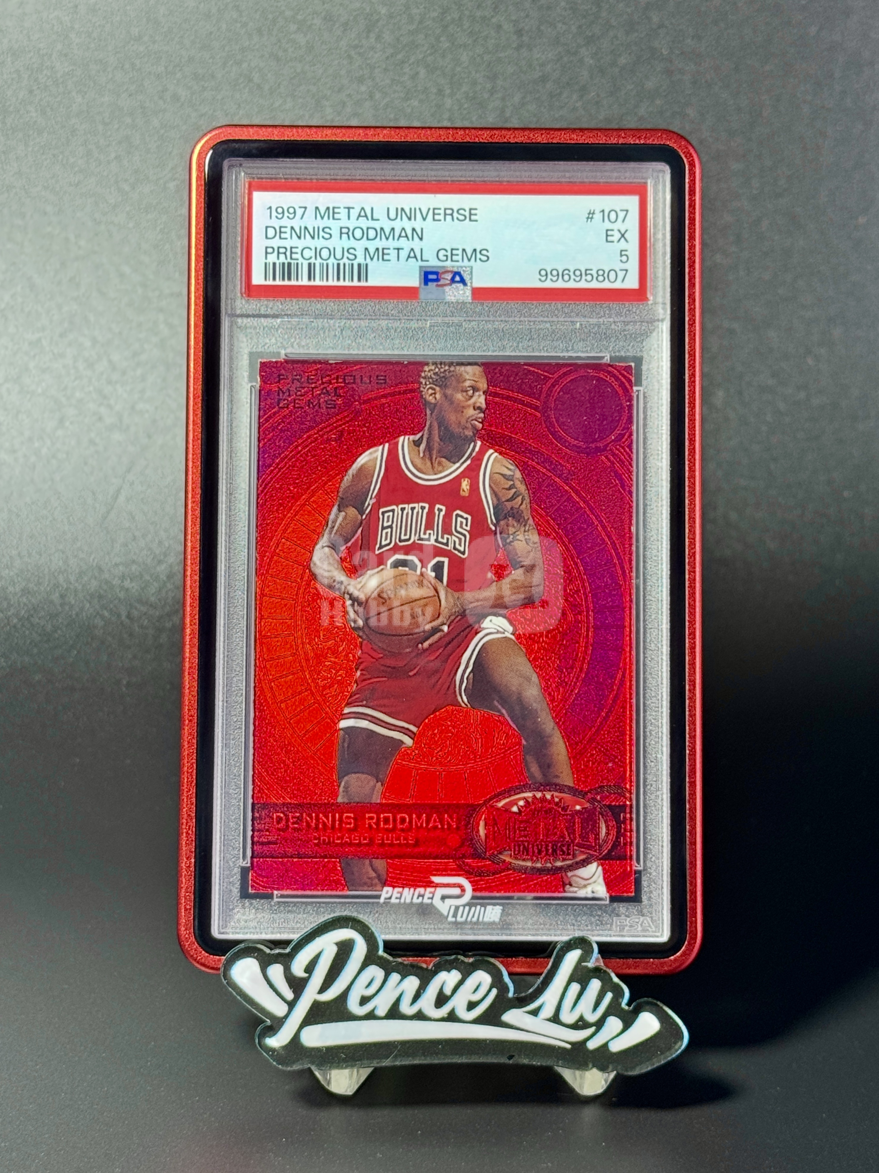 【喷子拍卖】1997-98 Skybox Metal Dennis Rodman 芝加哥公牛 大虫 丹尼斯 罗德曼 PMG 红宝 顶级老特 100编 系列大hit卡 最好的卡之一 超美 23/100乔丹背号 PSA5 送订制壳 老乔特
