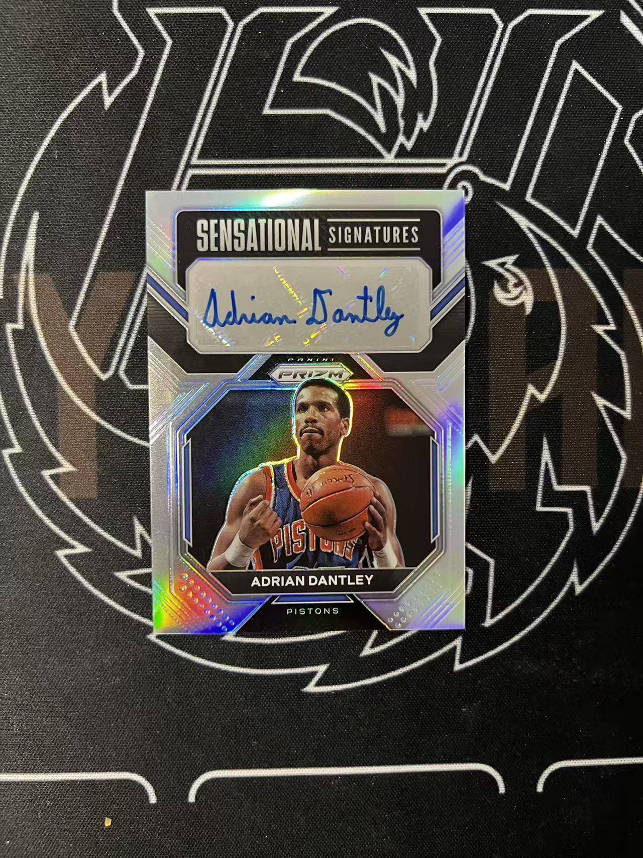 2022-23 Panini Prizm Adrian Dantley 【UTF球星卡】fr4 阿德里安 丹特利 活塞名宿 PZ ss签 签字 通行卡品