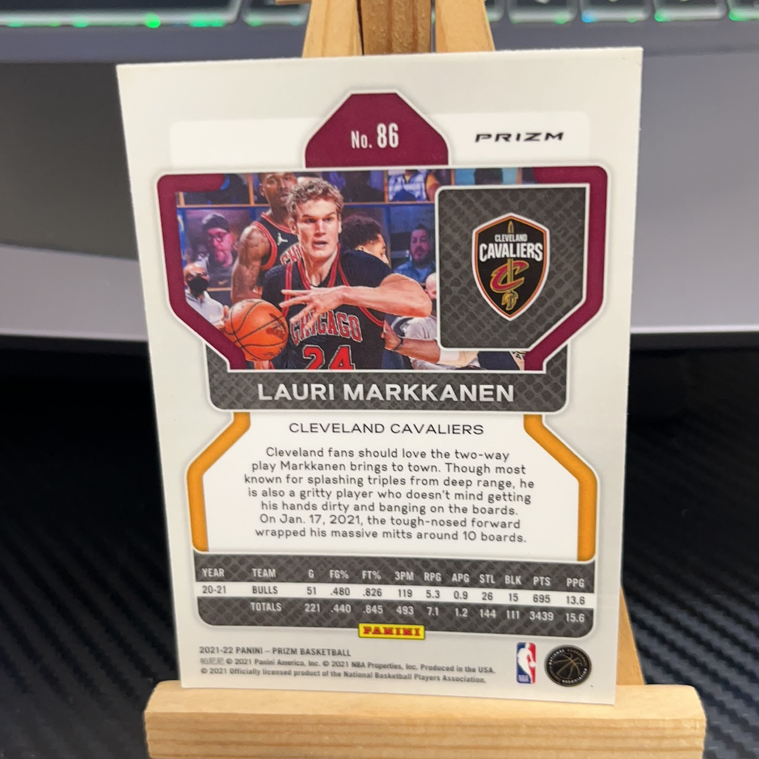 2021-22 Panini Prizm Lauri Markkanen 马尔卡宁 骑士 银折 碎冰折 折射 prizm系列 pz 卡品如图 凑图必备 值得收藏! 免费代卖!
