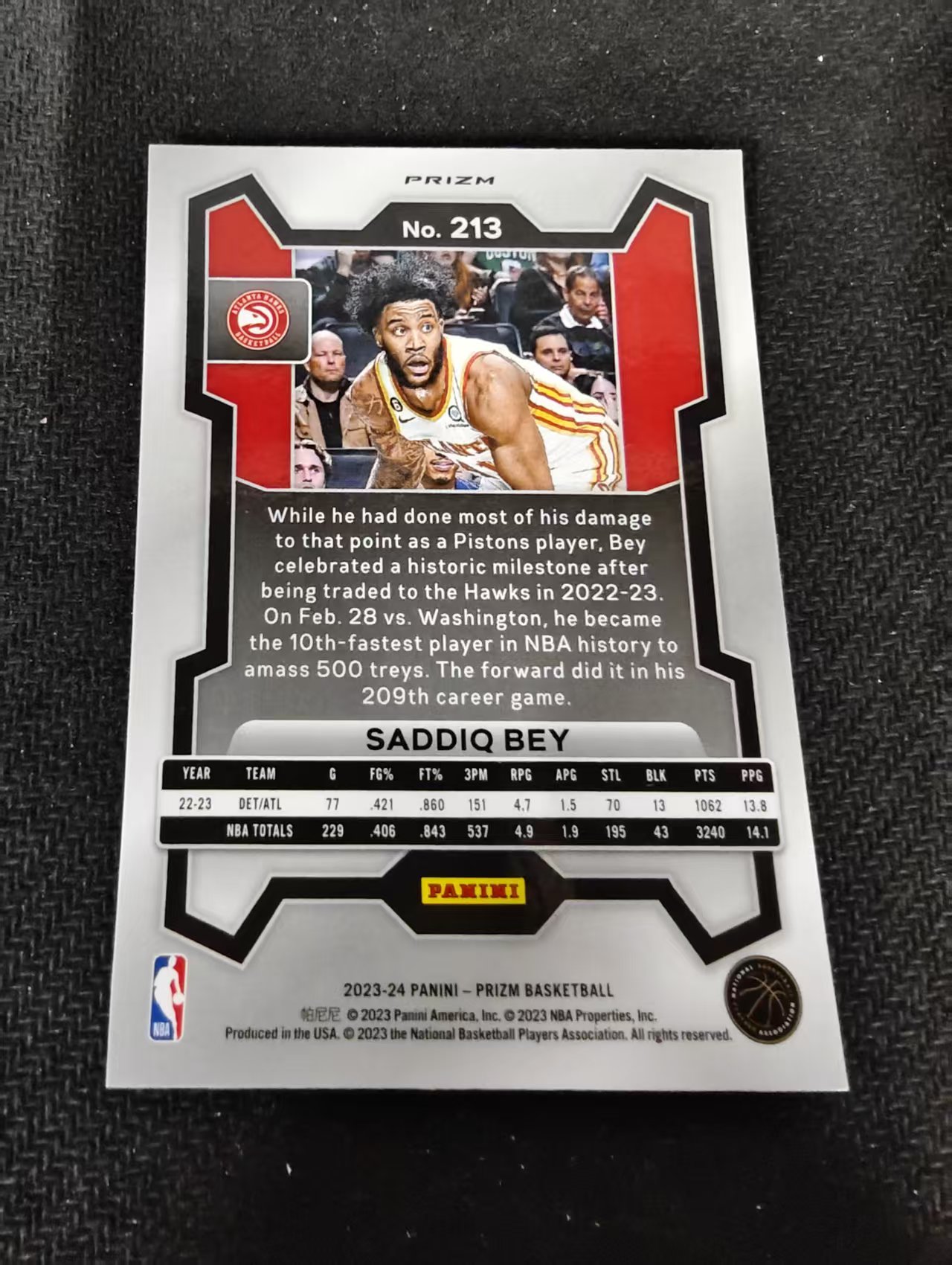 2023-24 Panini Prizm Saddiq Bey 萨迪克 贝 老鹰 三色折 PZ 划痕 边角瑕疵 #213