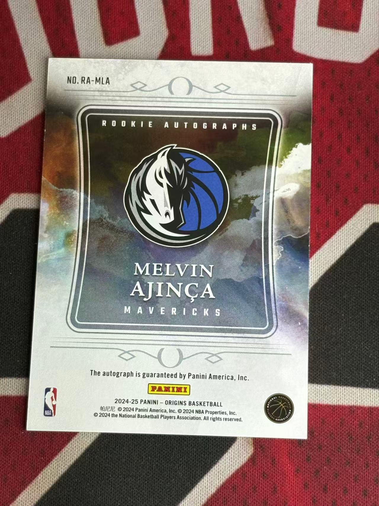 2024-25 PANINI ORIGINS 起源系列 Melvin Ajinca 独行侠 新秀RC 梅尔文阿金萨 99编 签字卡 卡签 新秀签 红平行红闪版 专收凑套必备【烂臭嘴拍卖】