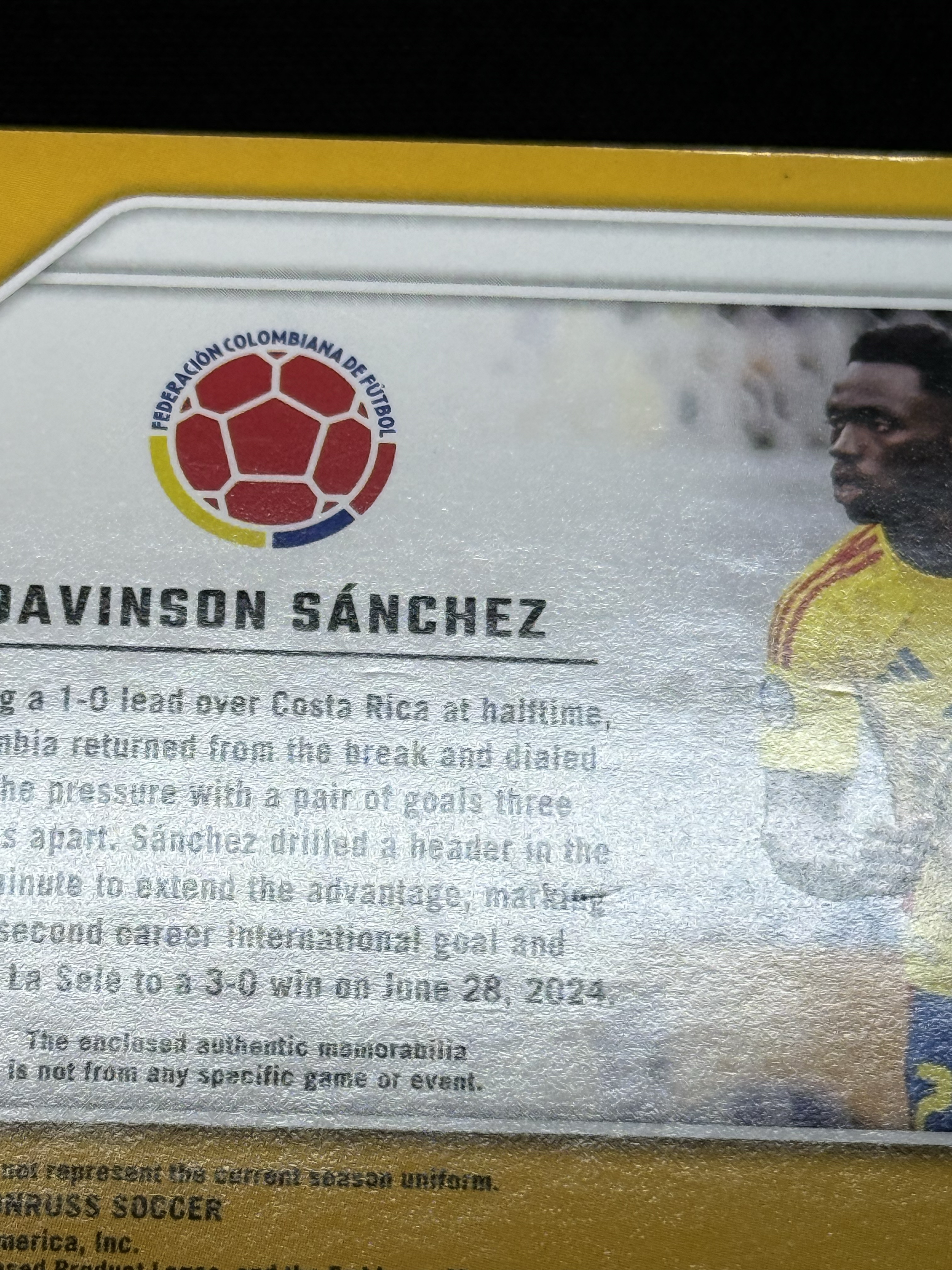 2024-25 Panini Donruss Davinson Sánchez 【小贝代拍】FIFA 杜蕾斯 哥伦比亚 D 桑切斯 小窗 球衣物料 切割 瑕疵如图 拍前看描述 H MFC