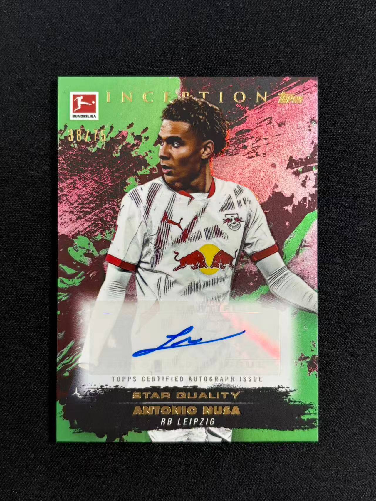 【梦卡拍卖】2025 Topps Antonio Nusa 盗梦空间 安东尼奥 努萨 莱比锡红牛 德甲/75编 签字 绿折 细节如图 #DD# 乐哥