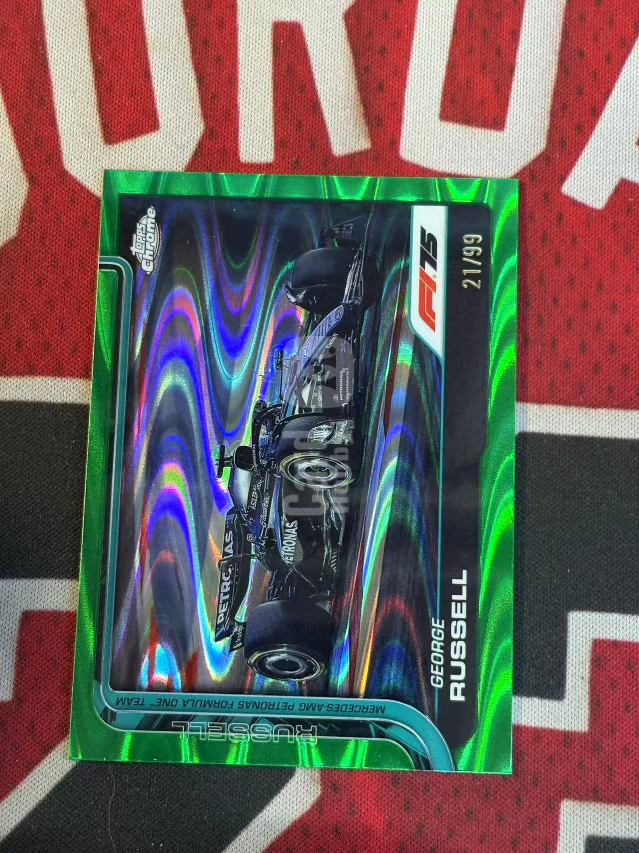 2025 TOPPS CHROME F1 GEORGE RUSSELL 奔驰AMG车队 赛车皇帝 乔治拉塞尔 99编 赛车定妆照BASE 绿熔岩/绿变形虫折 折射【烂臭嘴拍卖】