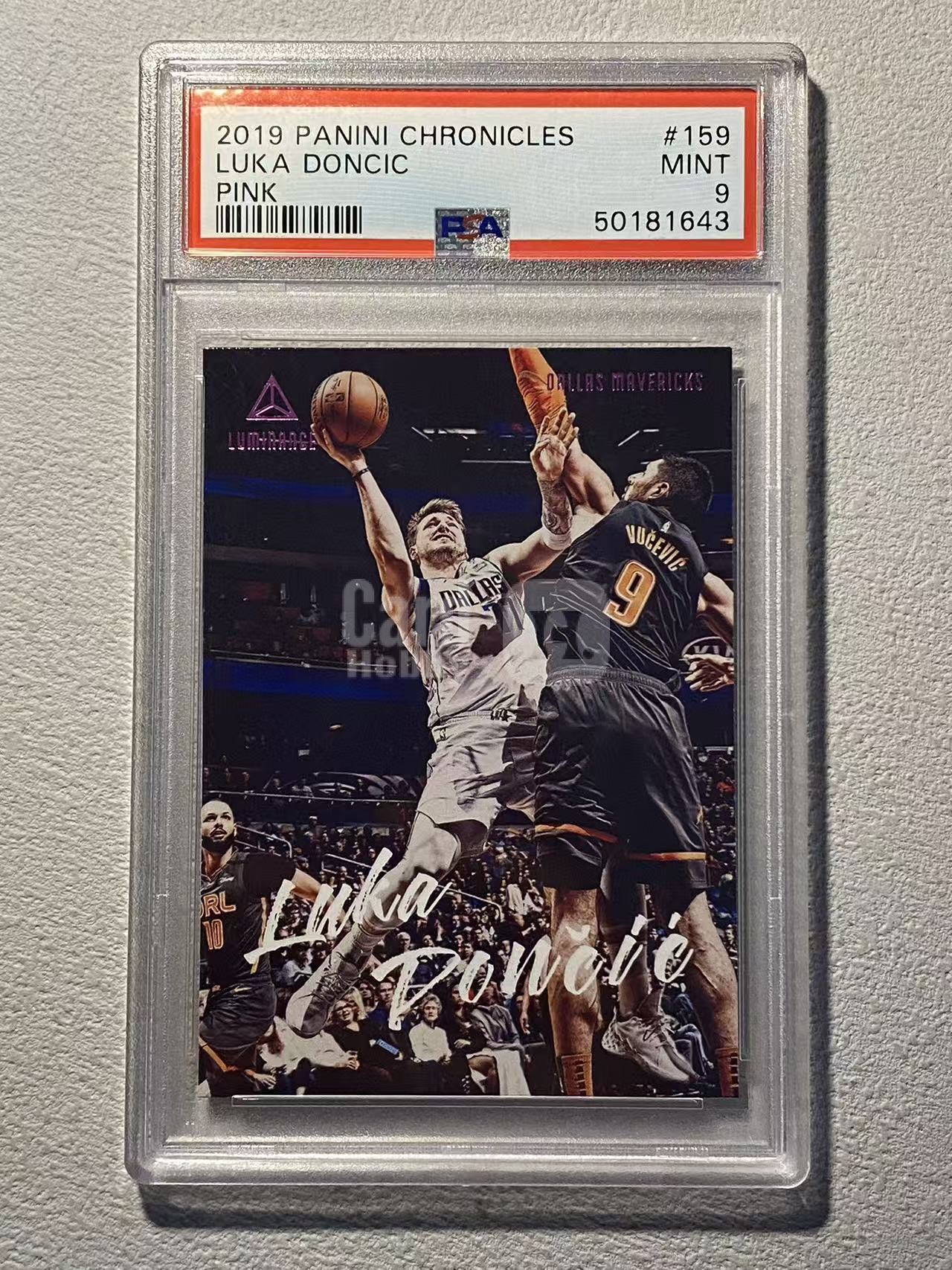 2019-20 Panini Chronicles Luka Doncic 独行侠 卢卡 东契奇 77 小聚光灯 特卡 大比例 粉平行 经典选图 psa9 评级卡 收藏必备