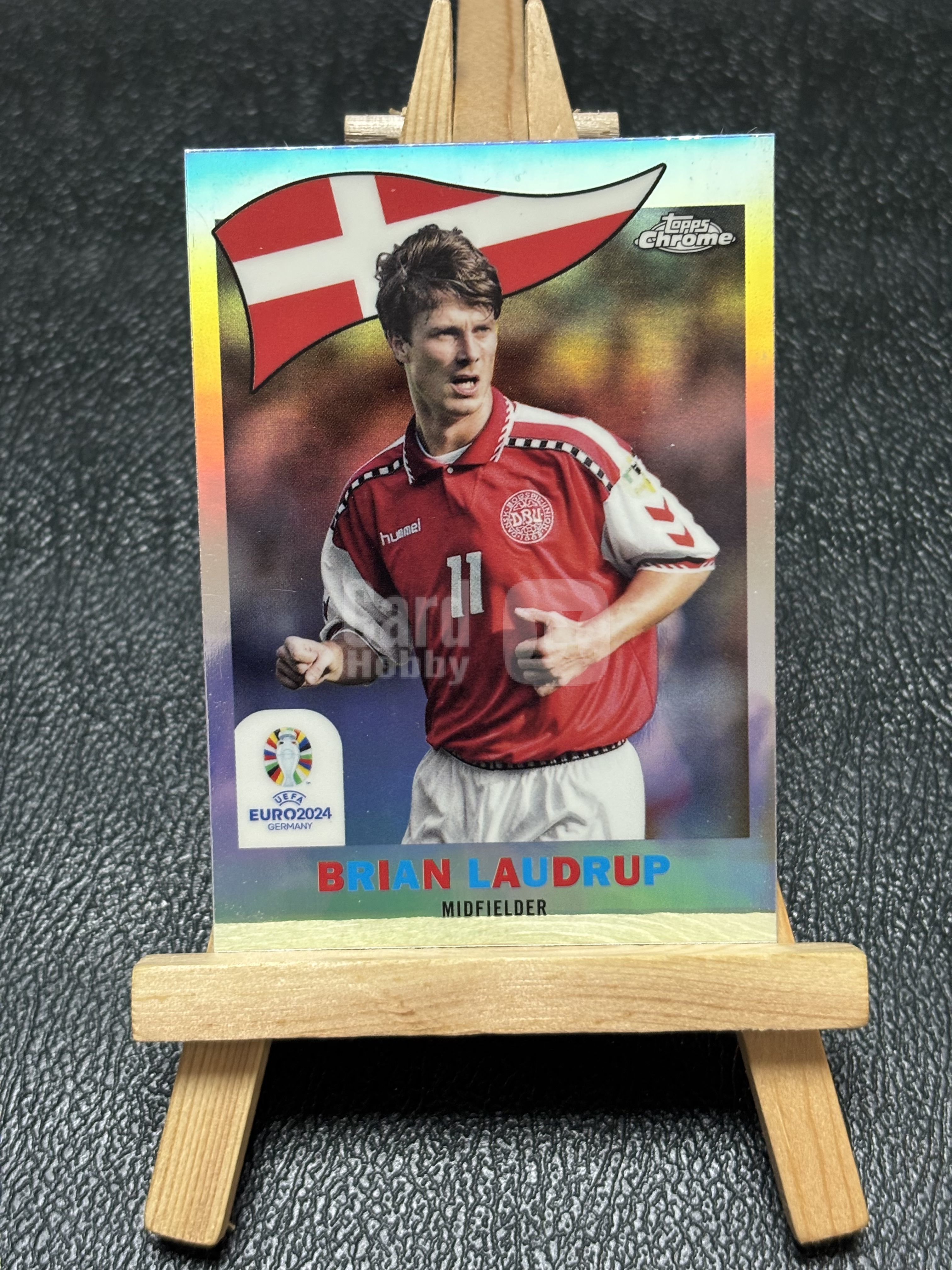 2024 Topps Chrome Brian Laudrup 布莱恩 劳德鲁普 丹麦 巴萨 巴塞罗那 传奇 名宿 复古 特卡 欧洲杯 银折 实卡精美 收藏必备 卡品如图 七七代卖 ZQ6