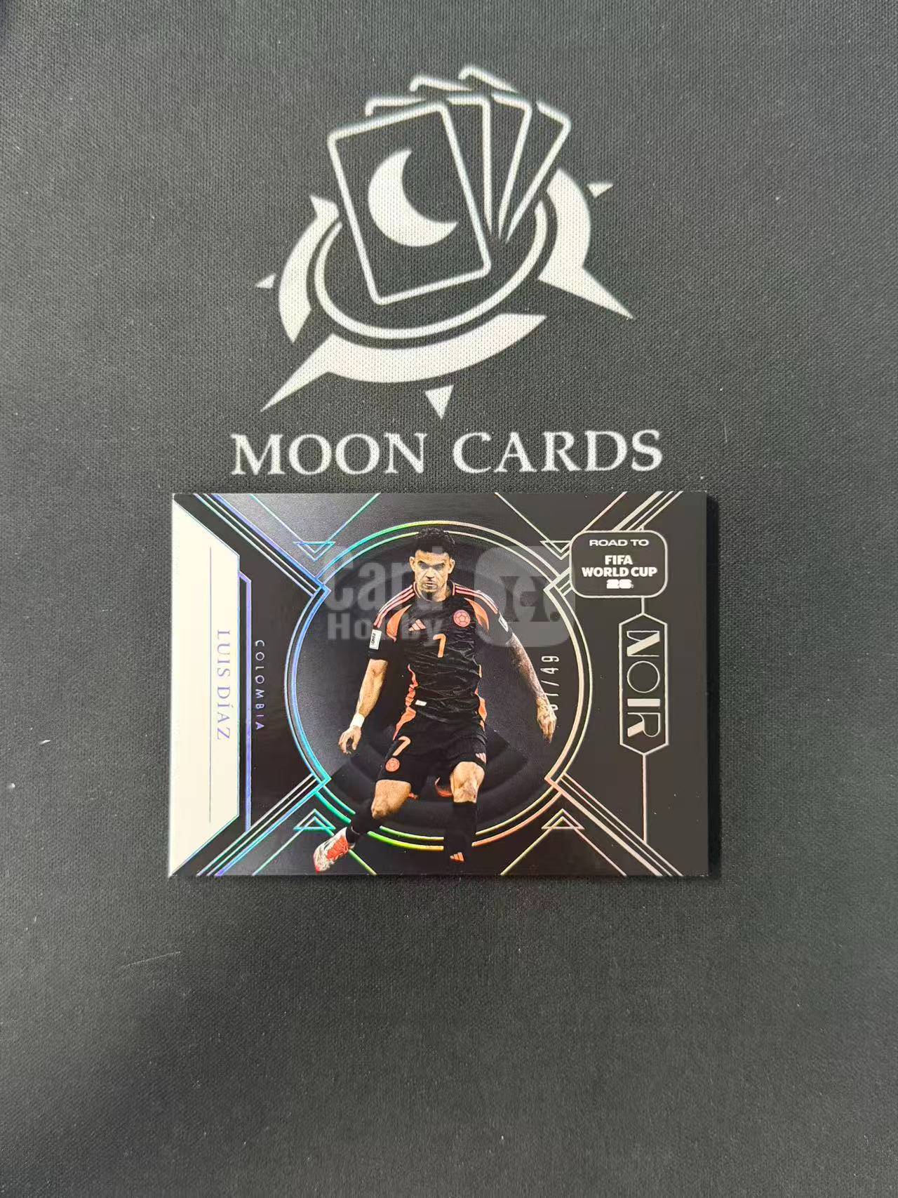 【梦卡拍卖】2025-26 Panini Noir 诺尔 世界杯之路 Luis Diaz 哥伦比亚 路易斯 迪亚斯 base /49编 #DD# A07