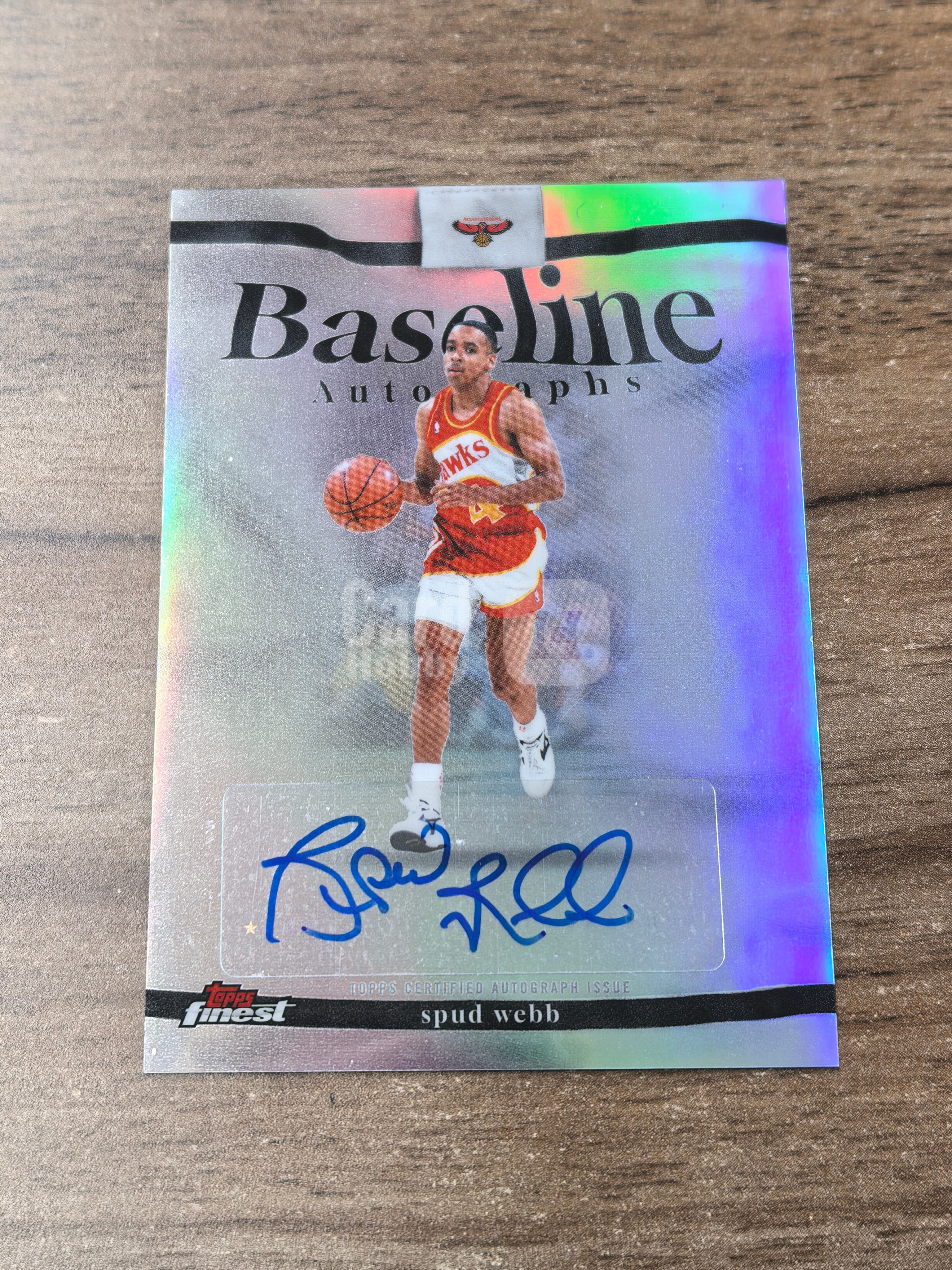 2026 Topps Finest Spud Webb 老鹰 小土豆 斯波特韦伯 签字 贴签 Baseline 银折 折射 实卡精美 卡品如图 min