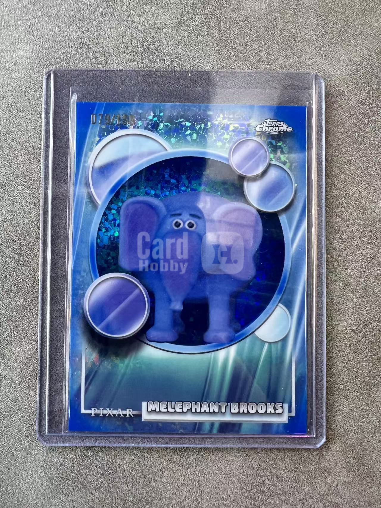 8137【330球星卡实体店代卖】2026 Topps Chrome TC Disney 迪斯尼 MELEPHANT BROOKS 大象布鲁克斯 碎闪特卡 79/150编 蓝碎点折 (UK23)