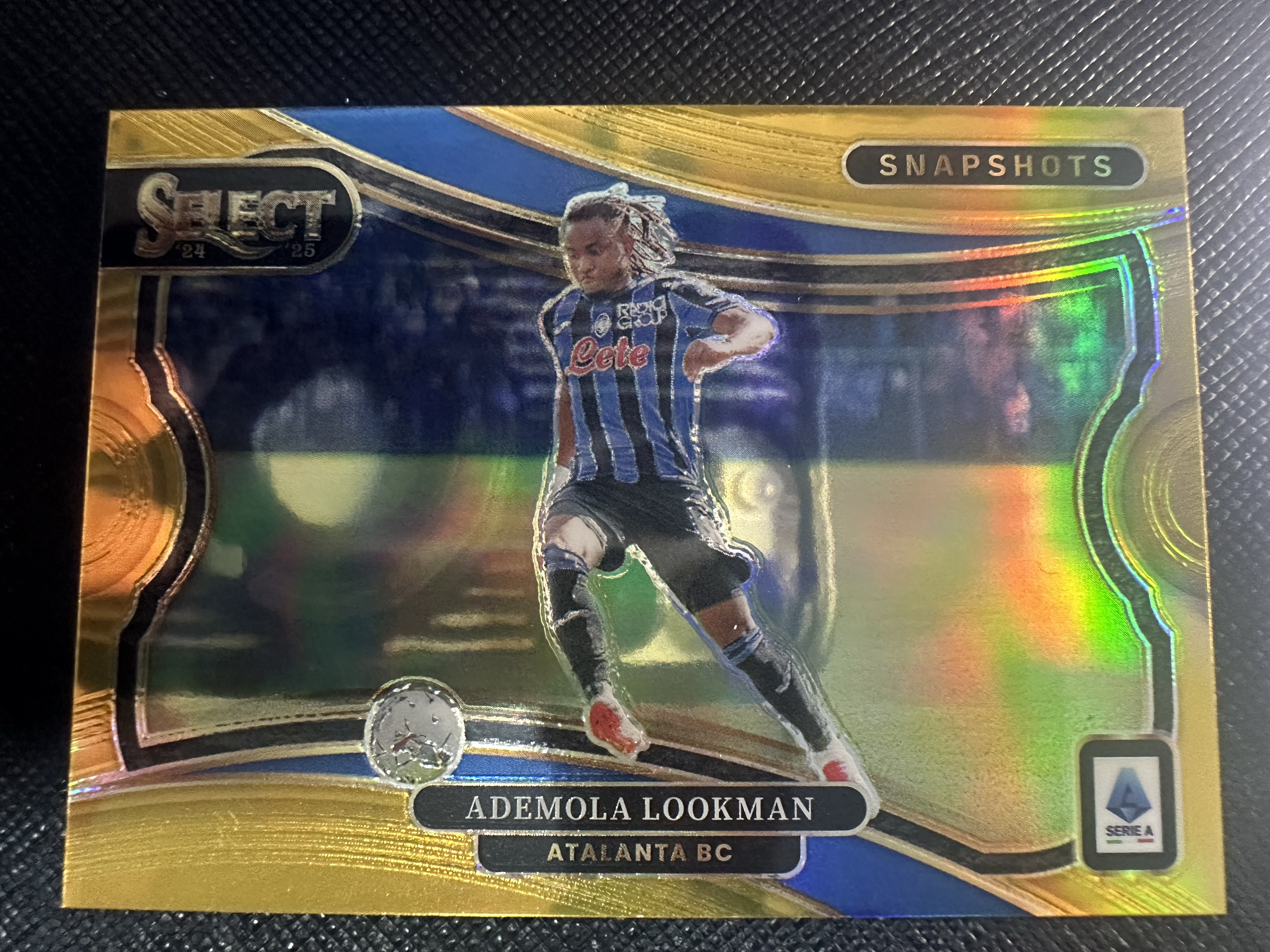2024-25 Panini Select Ademola Lookman 卢克曼 亚特兰大 埃弗顿 莱比锡 尼日利亚 投资收藏必备 10编 01/10 首编 金折 Snapshots 特卡 大比例