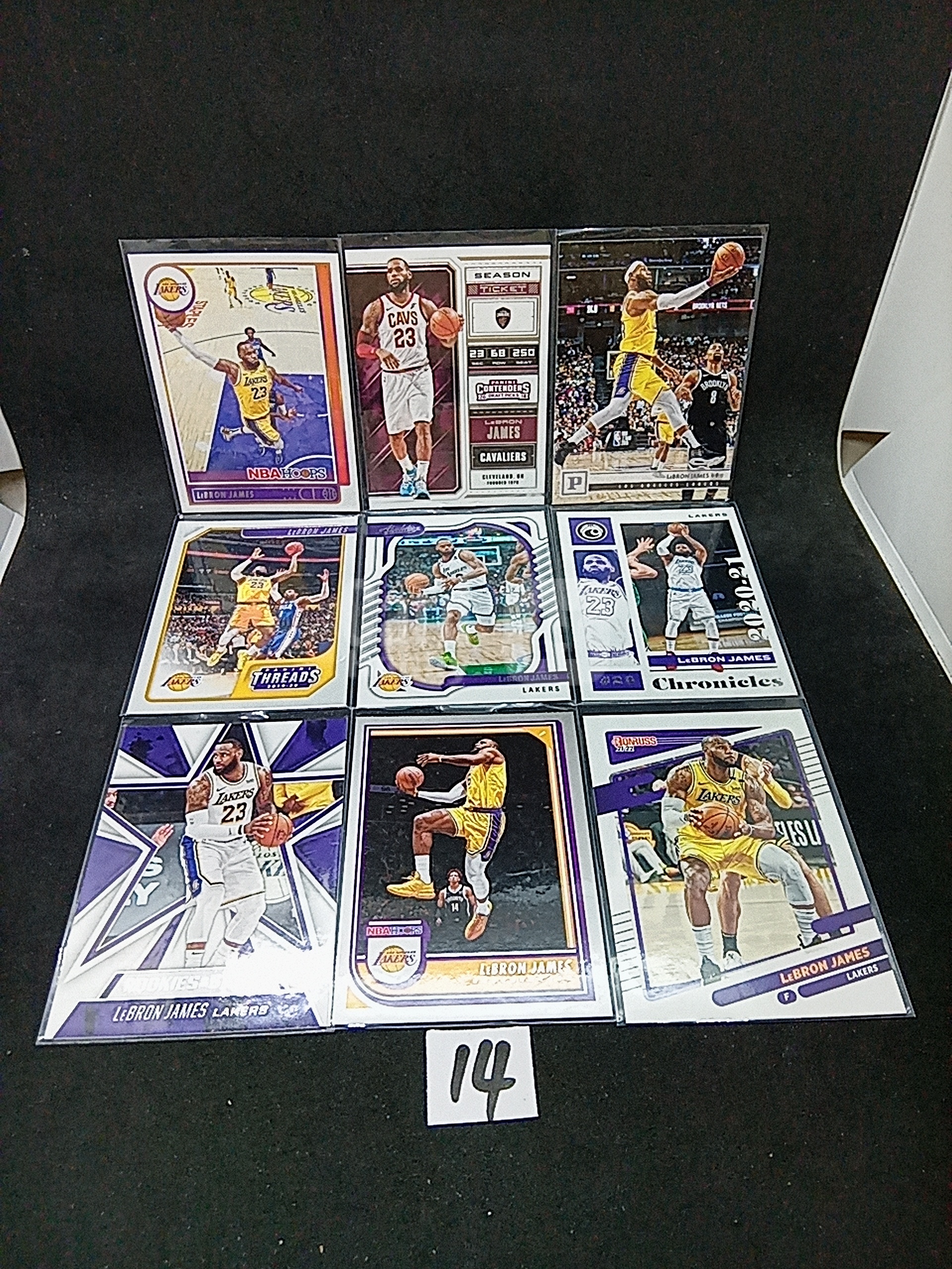 【DC拍卖】10.03 勒布朗・詹姆斯 LeBron James,绰号老詹,洛杉矶湖人。Chronicles、球票等多系列混卡,9 张一组 Lot,多经典选图