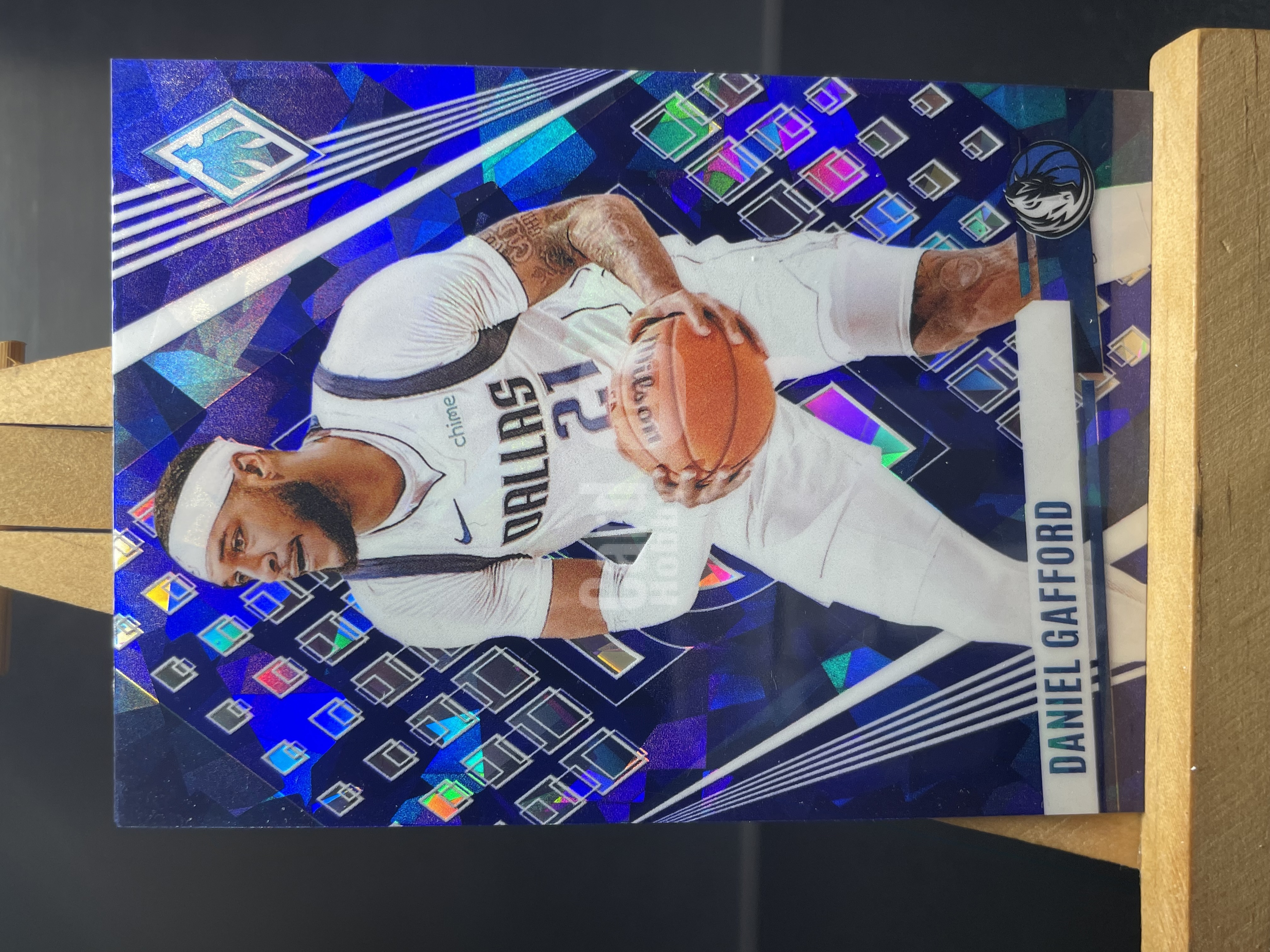 ( S3) 2023-24 PANINI PHOENIX 凤凰 折射 ‌‌丹尼尔 加福德  独行侠  近期大热球星 收藏必备 边暇图3  ! ! !