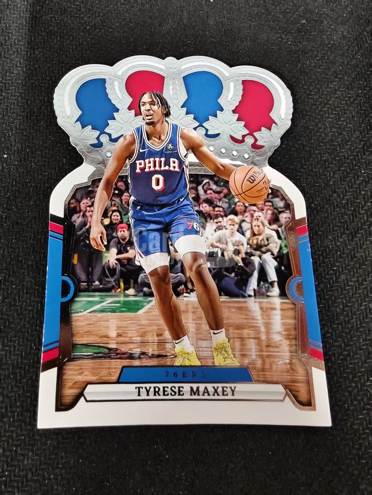 2023-24 panini Crown Royale Tyrese Maxey 76人 马克西 皇冠 异形 划痕 边角瑕疵 #38