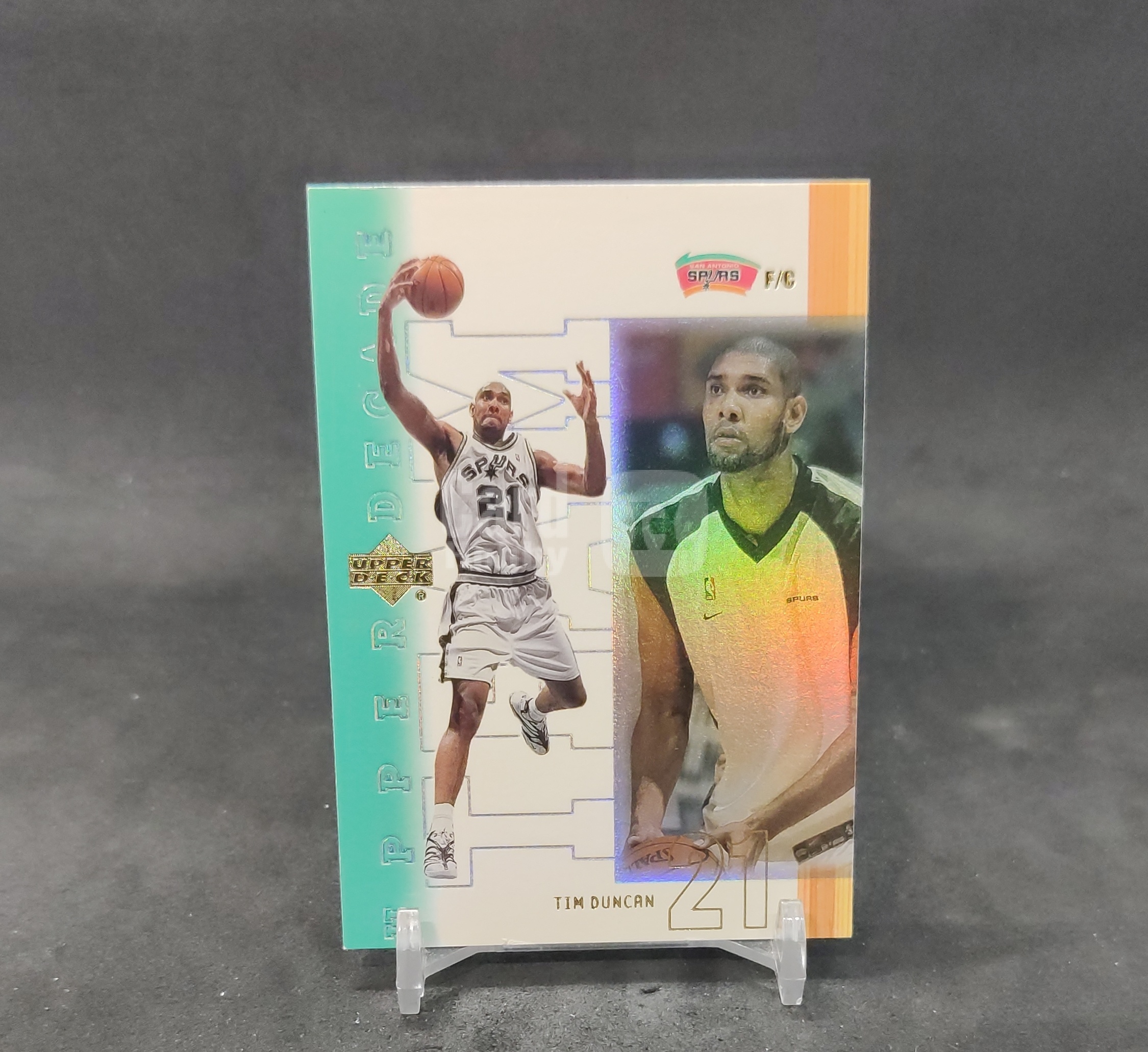 【DC拍卖】7.18(微瑕) 蒂姆邓肯 Tim Duncan Upper Deck Upper Decade 十年纪念特卡 彩虹银折射 马刺 21 号经典上篮复古老球星卡 #UD9