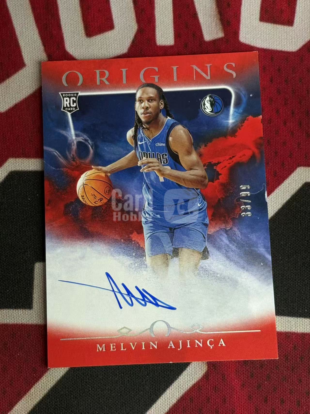 2024-25 PANINI ORIGINS 起源系列 Melvin Ajinca 独行侠 新秀RC 梅尔文阿金萨 99编 签字卡 卡签 新秀签 红平行红闪版 专收凑套必备【烂臭嘴拍卖】