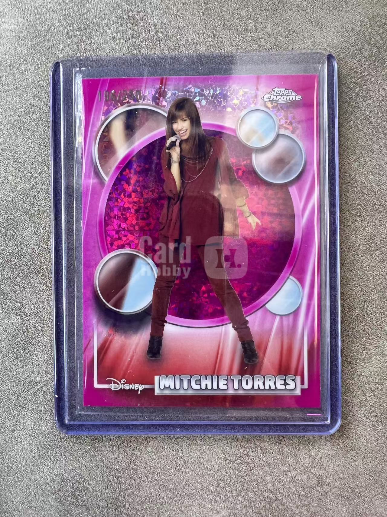 8142【330球星卡实体店代卖】2026 Topps Chrome TC Disney 迪斯尼 皮克斯经典 Mitchie Torres 米奇托雷斯 粉碎点折 196/250编 (UK23)