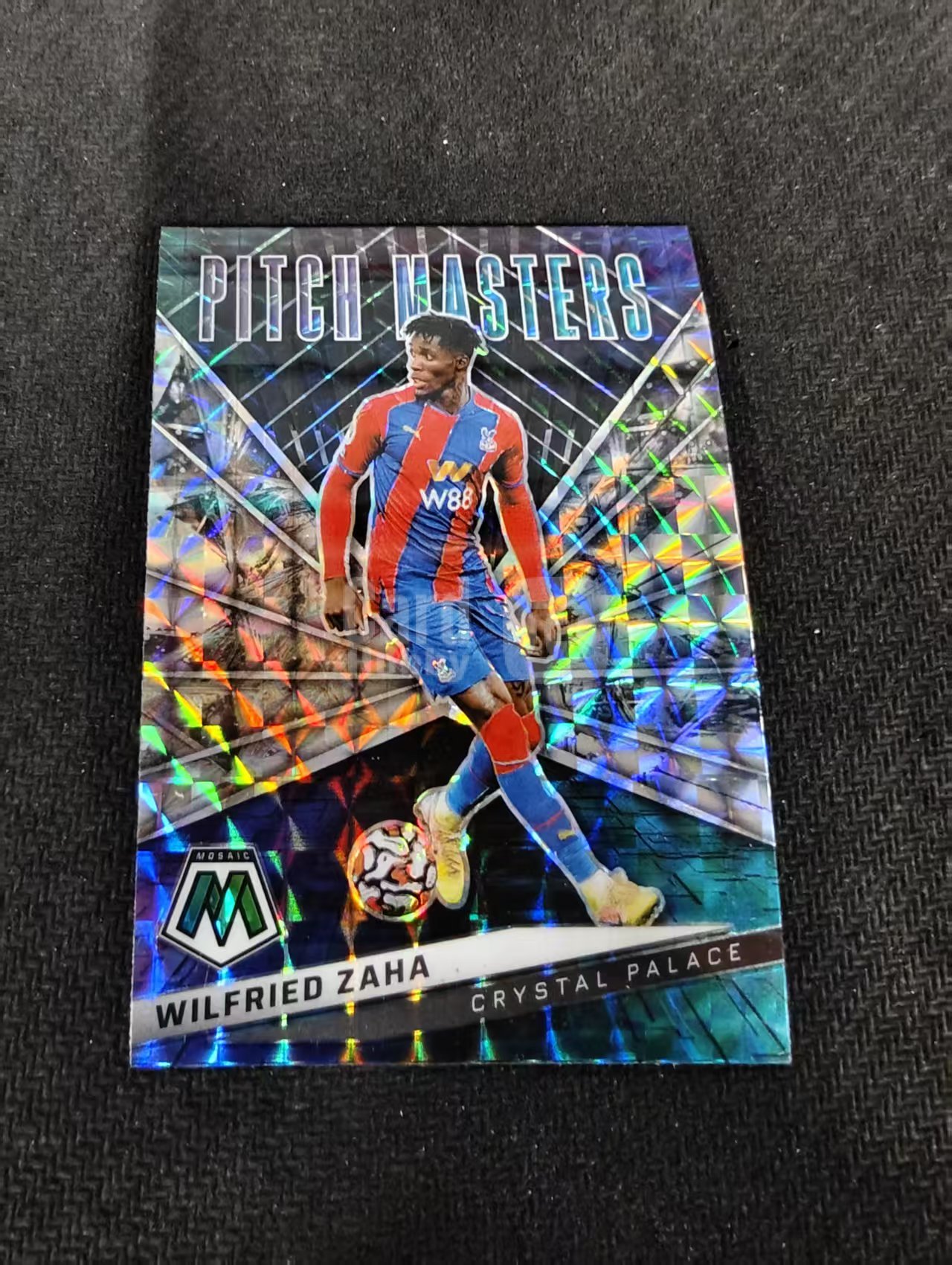 2021-22 Panini Mosaic Wilfried Zaha 马赛克 英超 水晶宫 扎哈 特卡 马赛克折 划痕 边角瑕疵 #14