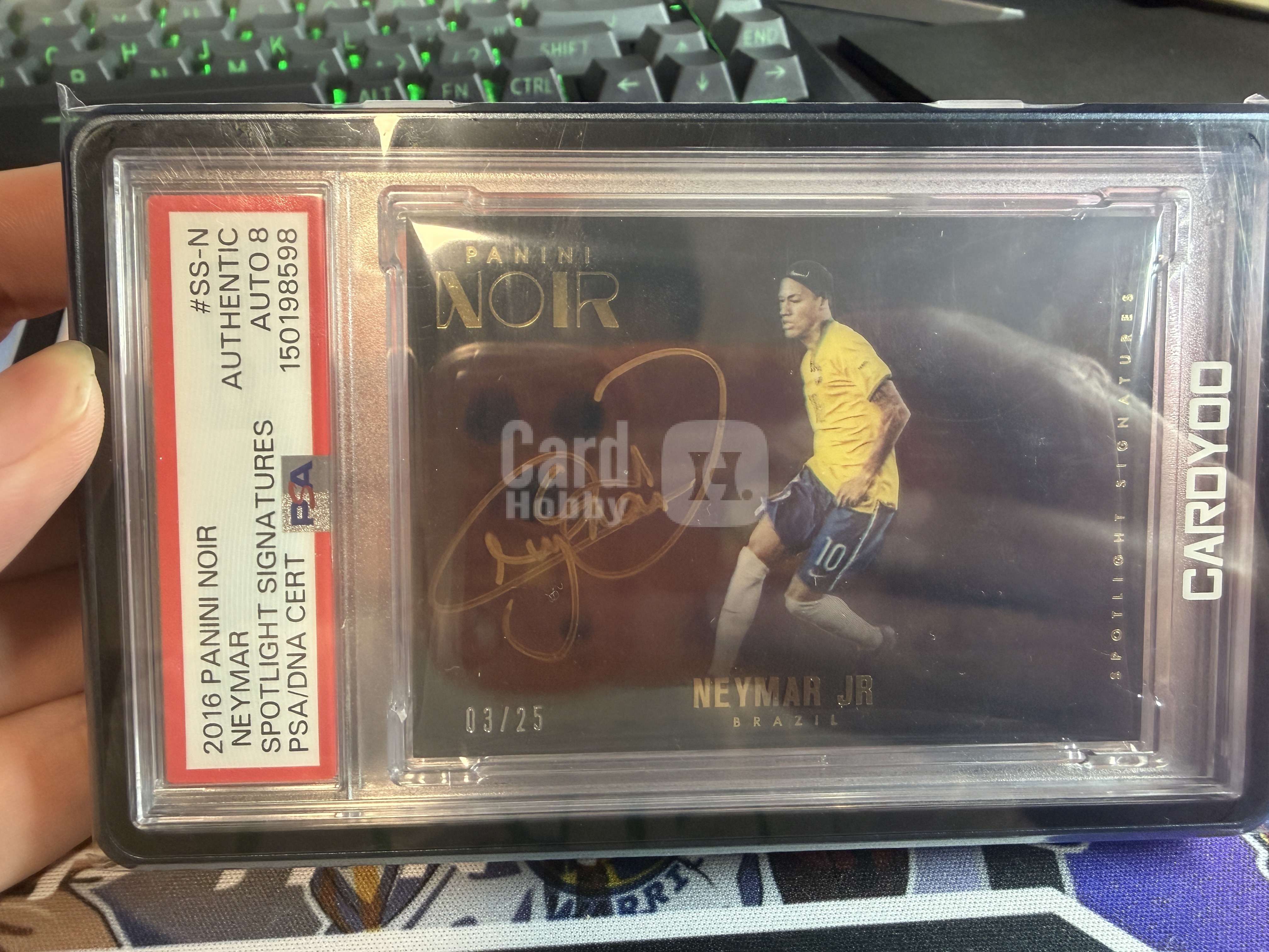 2016 Panini Noir Neymar Jr. 内马尔 签字 卡签 25编 金笔 聚光灯 SPOTLIGHT 单一平行 PSA签字8 巴萨 巴塞罗那 巴西 巴黎 罕见发带选图 元年 诺尔