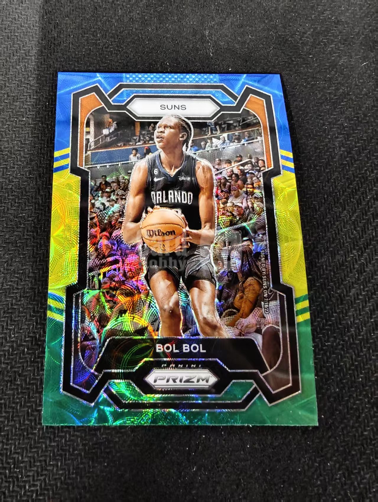 2023-24 Panini Prizm Bol Bol 波尔 波尔 魔术 三色圈圈折 PZ 划痕 边角瑕疵 #255