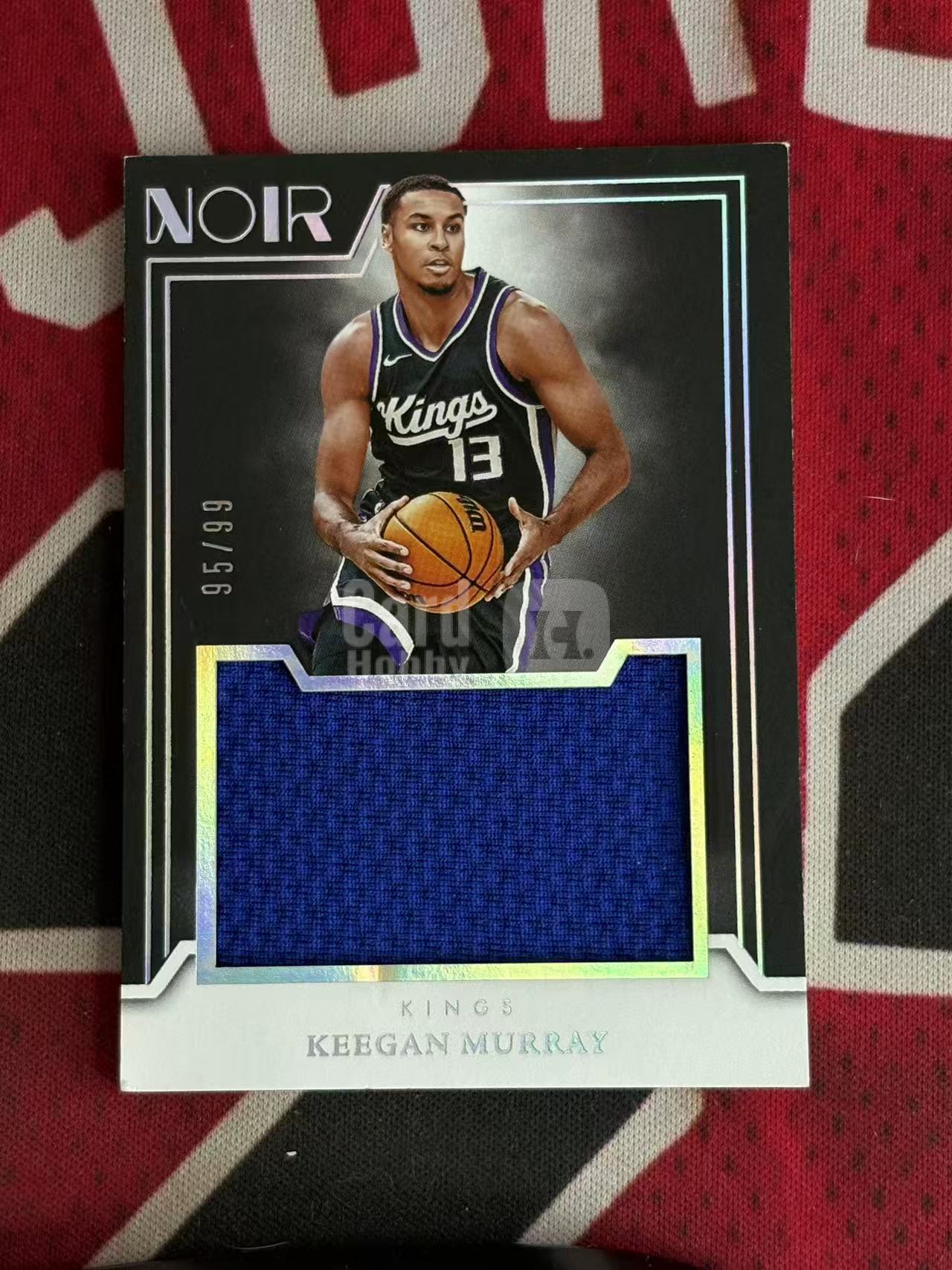 2024-25 PANINI NOIR 诺尔高端系列 Keegan Murray 国王 基根穆雷 99编 GU 大窗亲穿落场球衣物料割 衣料实物卡 银闪版【烂臭嘴拍卖】