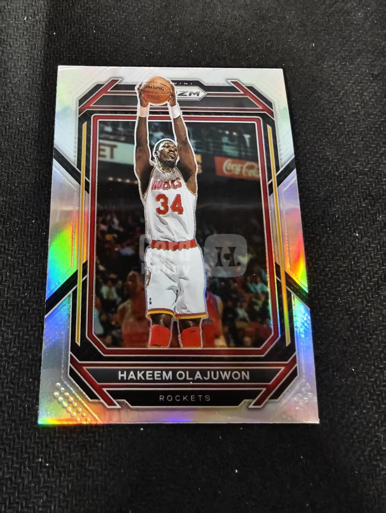 2022-23 Panini Prizm Hakeem Olajuwon 哈基姆 奥拉朱旺 火箭 银折 PZ 划痕 边角瑕疵 #290