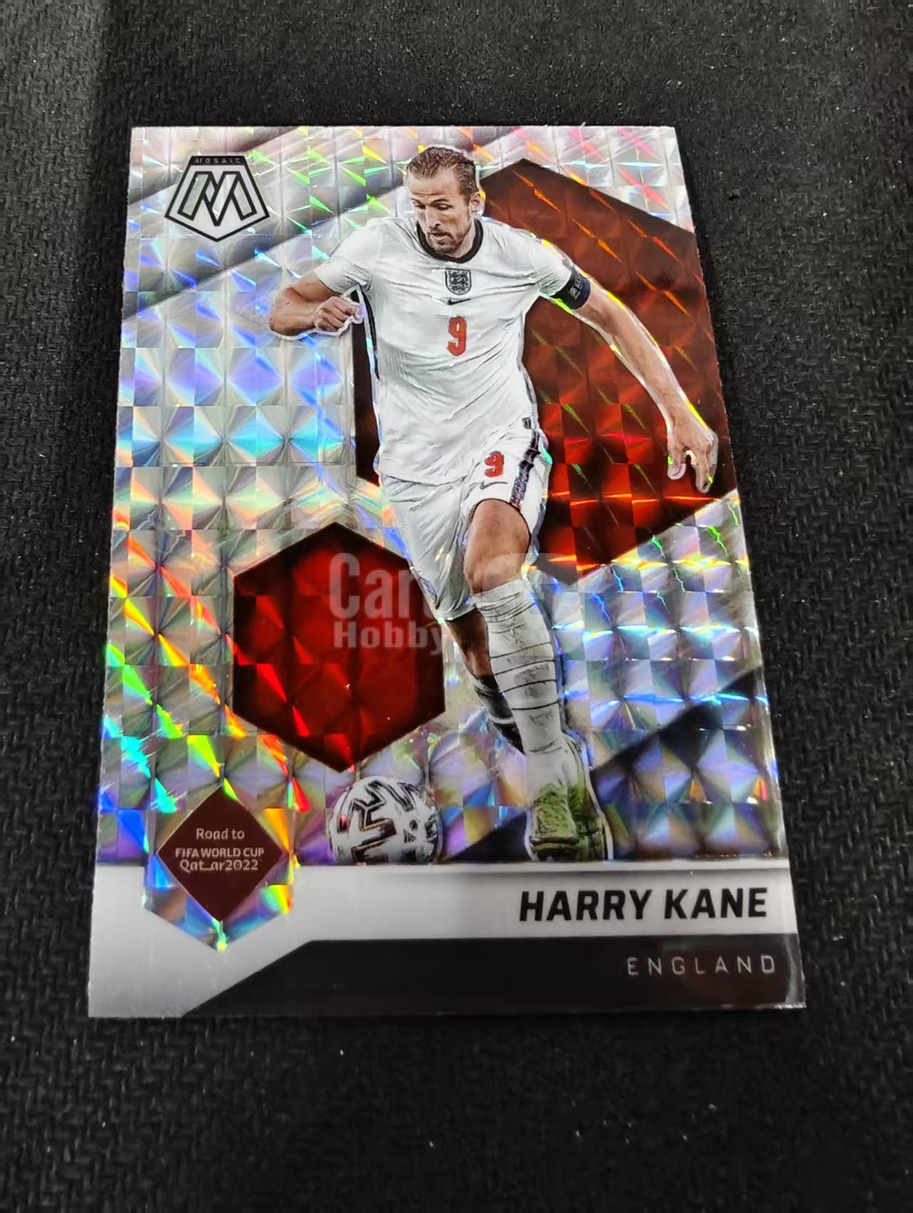2021-22 Panini Mosaic 英格兰 热刺 拜仁 Harry Kane 哈里 凯恩 马赛克折 卡塔尔世界杯马赛克 划痕 边角瑕疵 #35