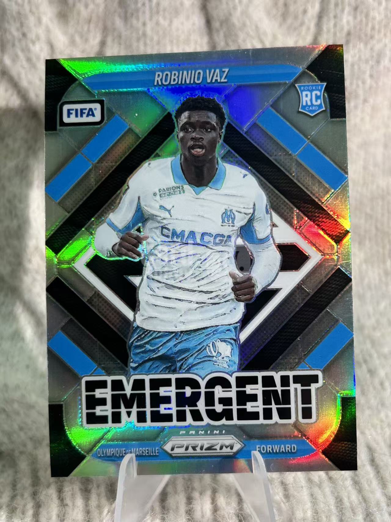 2024-25 Panini Prizm FIFA Robinio Vaz 法国 罗比尼奥瓦斯 外号马赛新星 前锋 马赛 联赛赛场拍摄 Emergent 特卡 RC 新秀卡 银折射