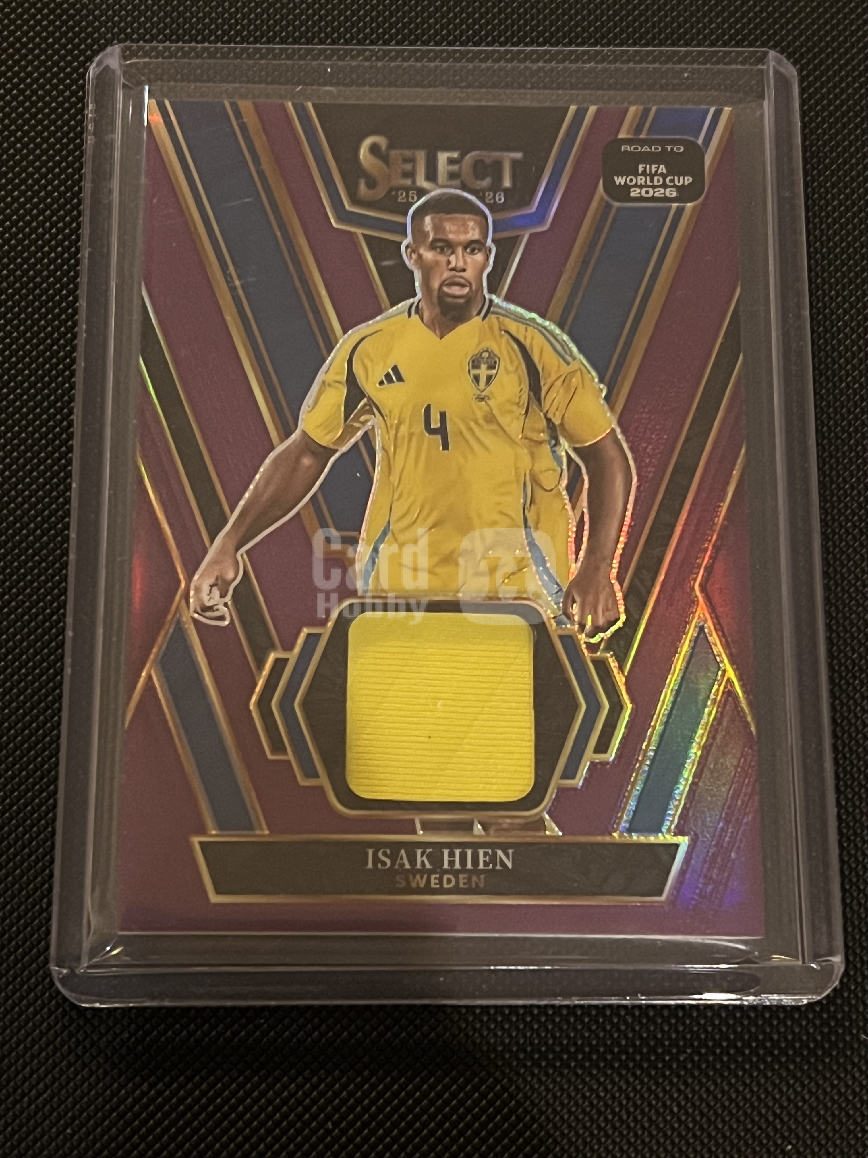 2025-26 Panini Select FIFA Isak Hien #SW-IHN 瑞典 伊萨克·希恩 99编 紫平行 折射 球衣物料卡!!凑套必备!!