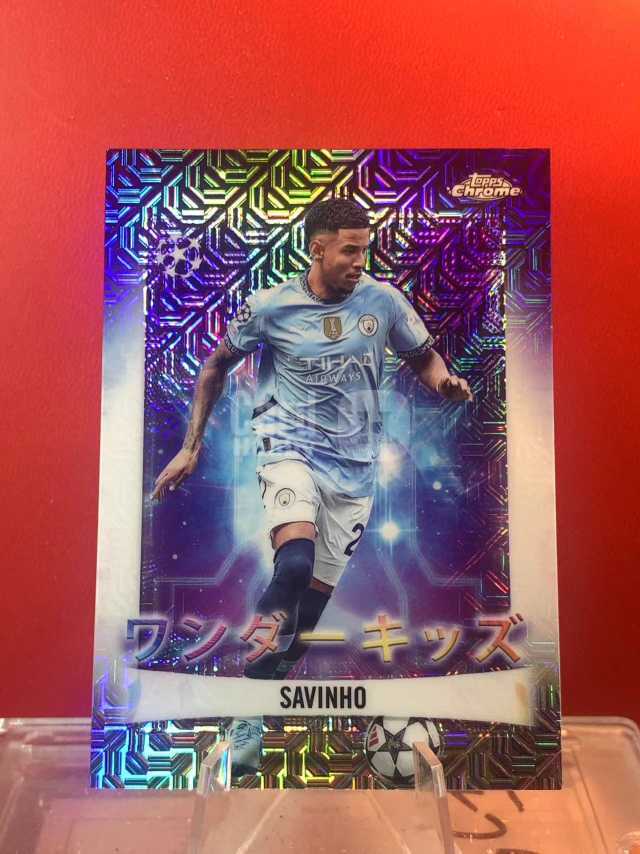 （老末精品代拍）E32 2025 Topps chrome Savinho 萨维尼奥 曼城 欧冠TC Wonderkids 神奇小妖特卡 银mojo折 日版 顺丰