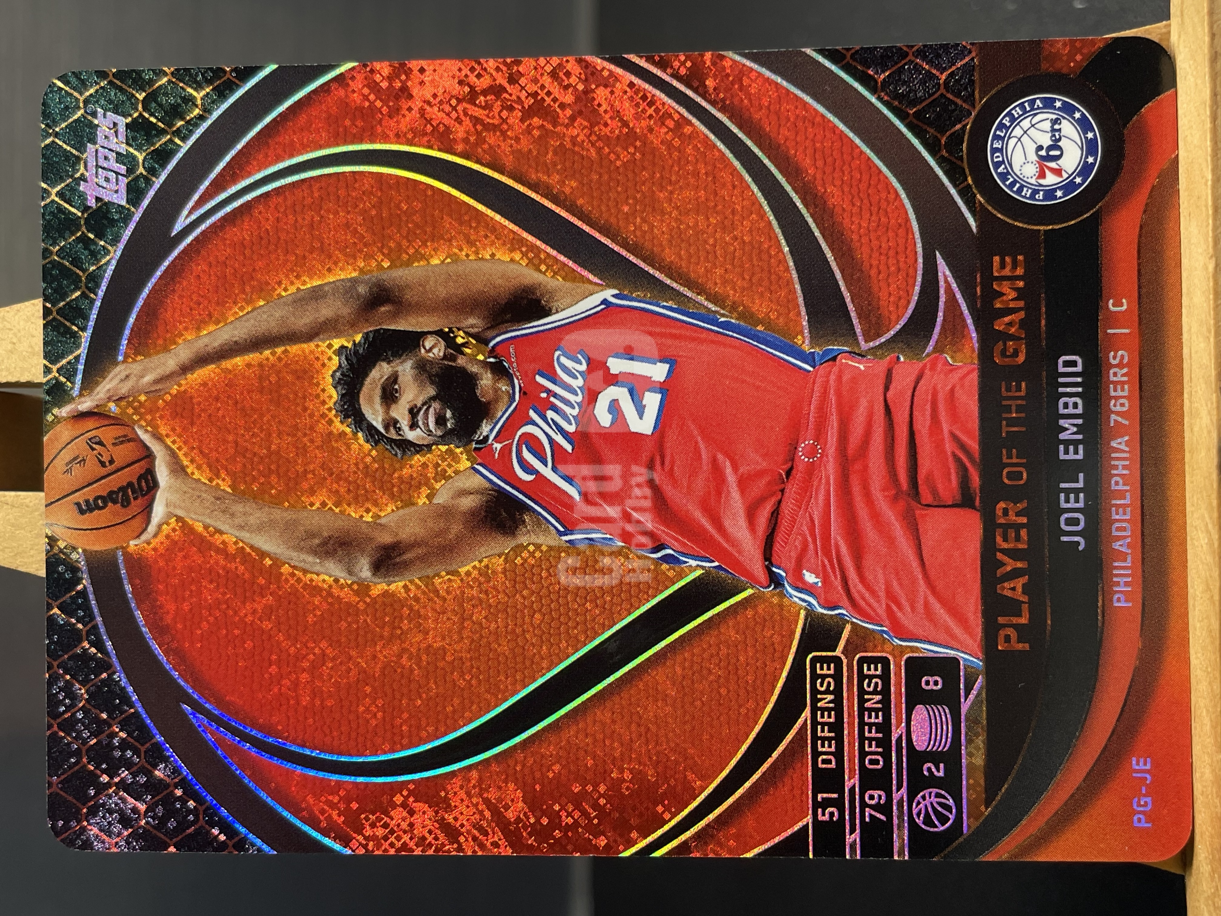 (T3) 2025 TOPPS 折射 大帝 恩比德 76人 实卡好看 收藏凑套必备 卡品如图!!!
