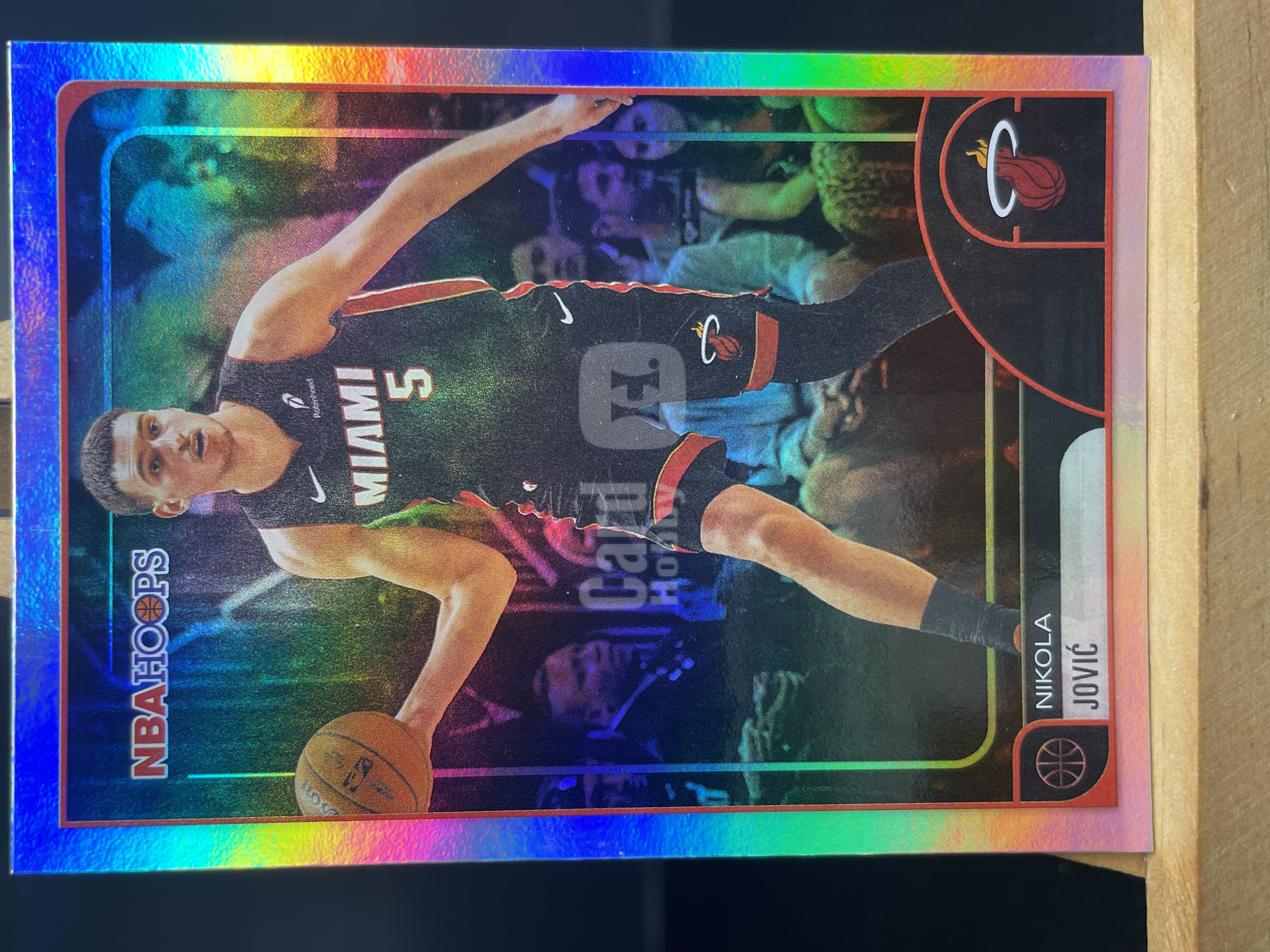 (A9) 2026 TOPPS NBAHOOPS 折射 尼古拉 约维奇  热火  近期大热球星  收藏凑套必备 卡品如图 ！！！