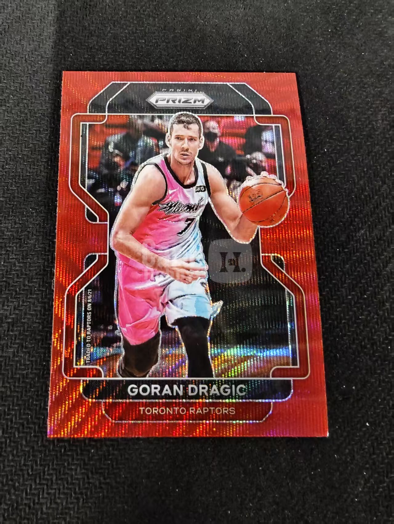 2021-22 Panini Prizm Goran Dragic PZ 戈兰 德拉季奇 猛龙 红波纹 PZ 划痕 边角瑕疵 #204