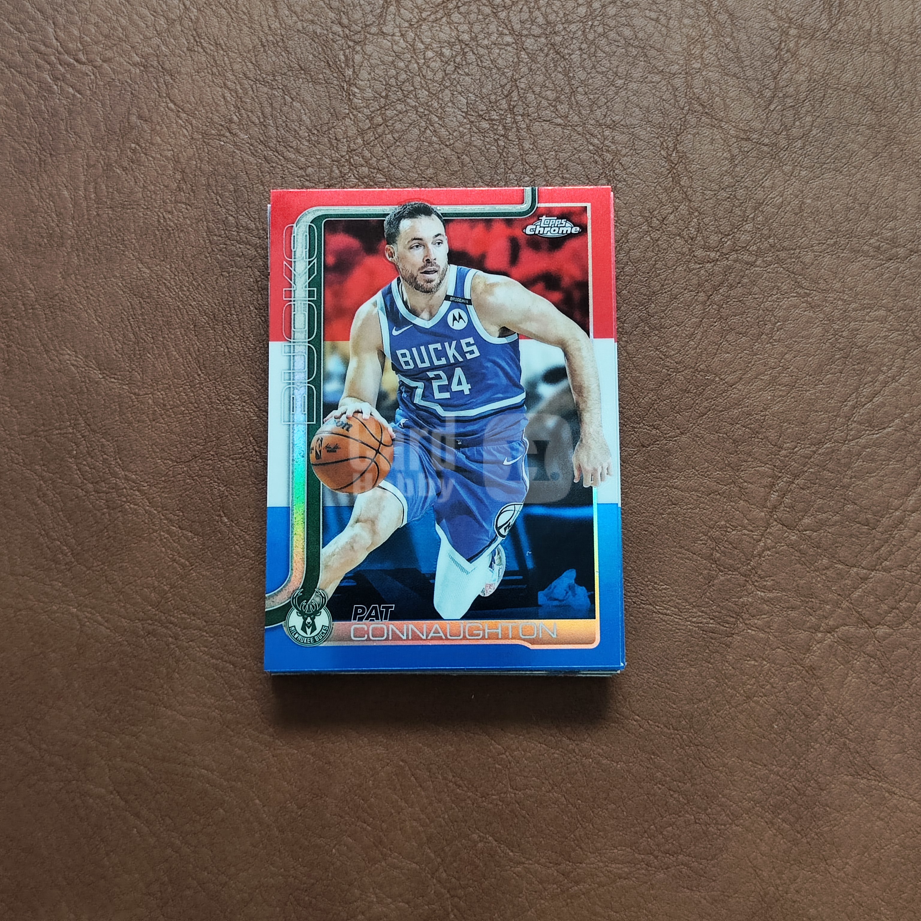 2025-26 Topps 『HADE代卖-拍卖回收』 NBA Pat Connaughton 帕特 康诺顿 雄鹿  三色折 元年TC A78