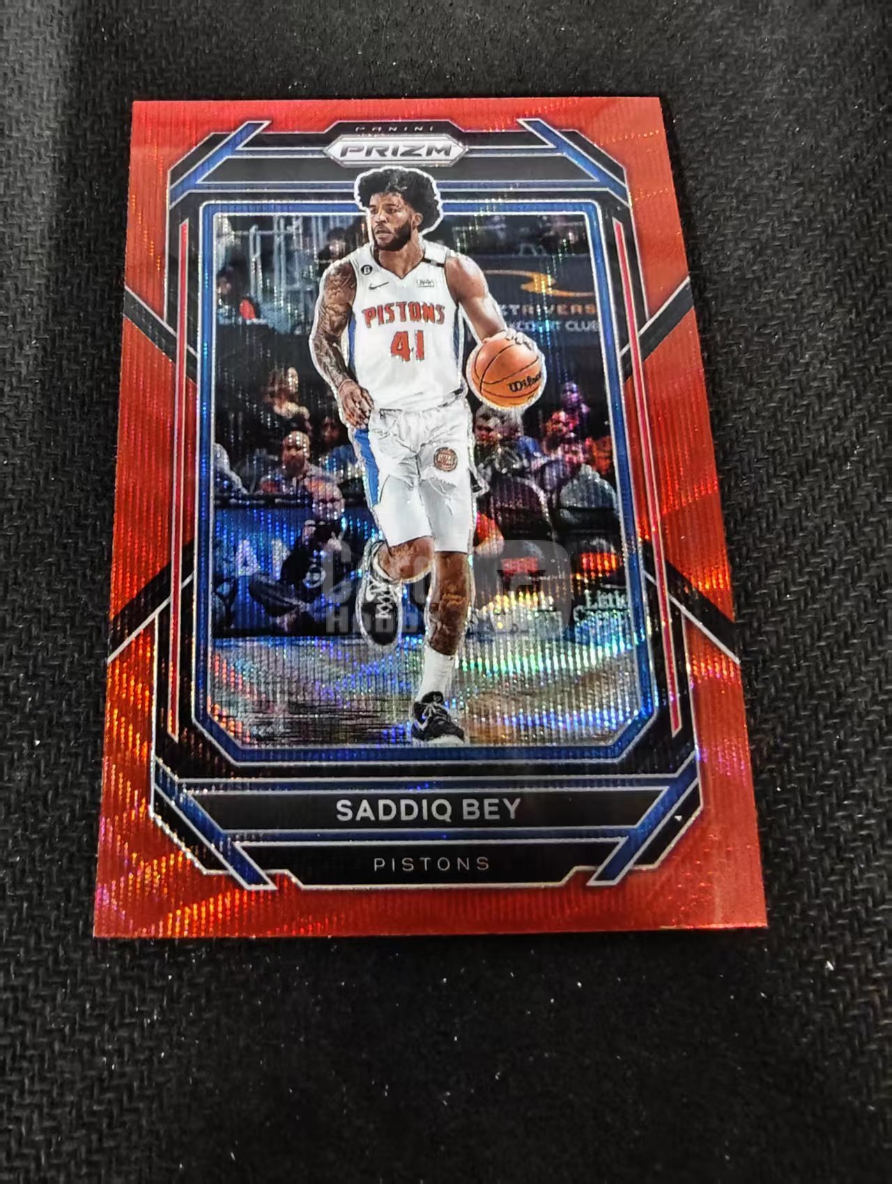 2022-23 Panini Prizm Saddiq Bey 萨迪贝 活塞 红波纹 PZ 划痕 边角瑕疵 #84