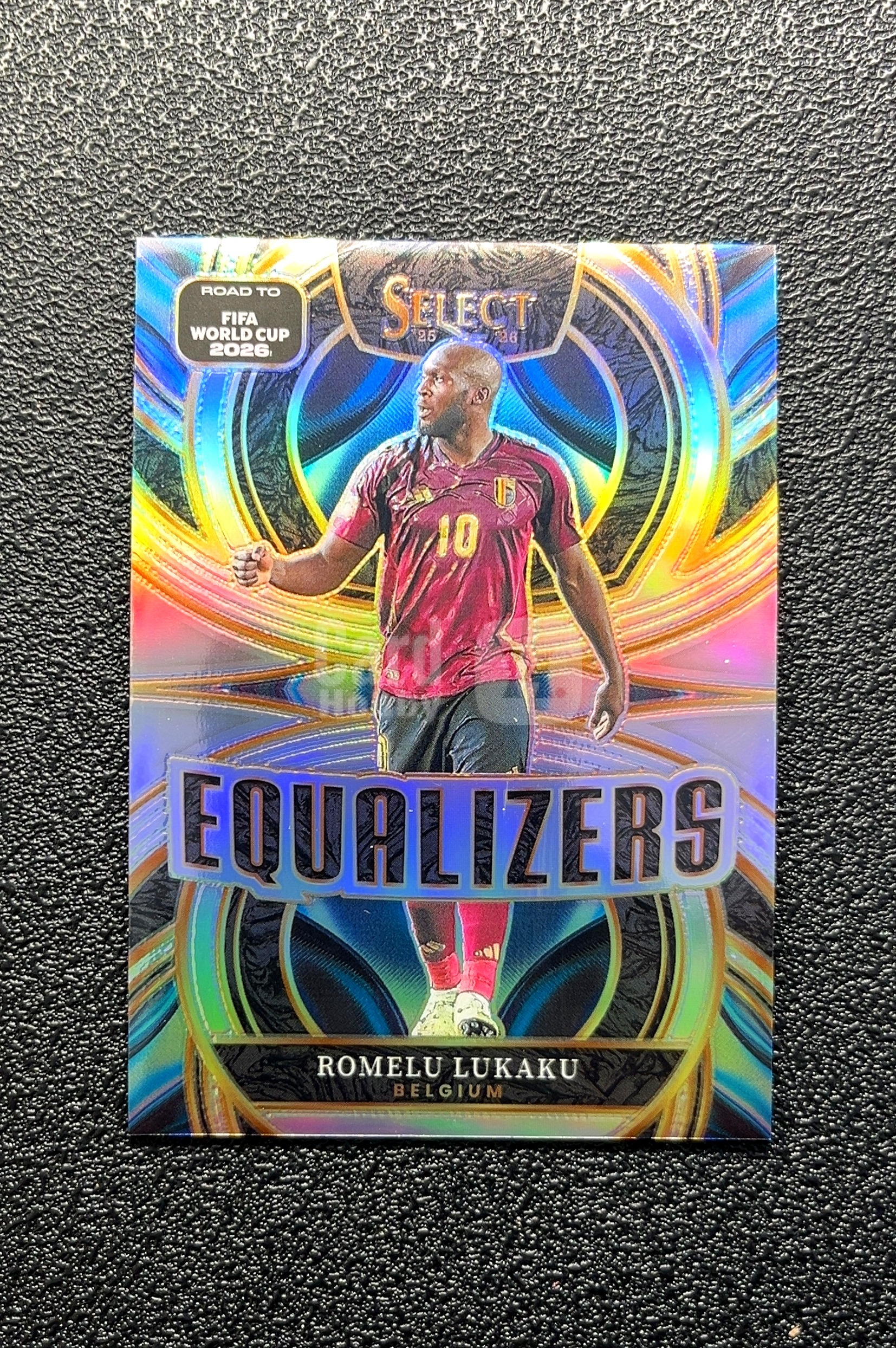 【小白1%代卖】2025-26 Panini Select EQUALIZERS 扳平者 ROMELU LUKAKU 罗梅卢·卢卡库 银折 折射 卡品如图 高价值 #18 0014#281
