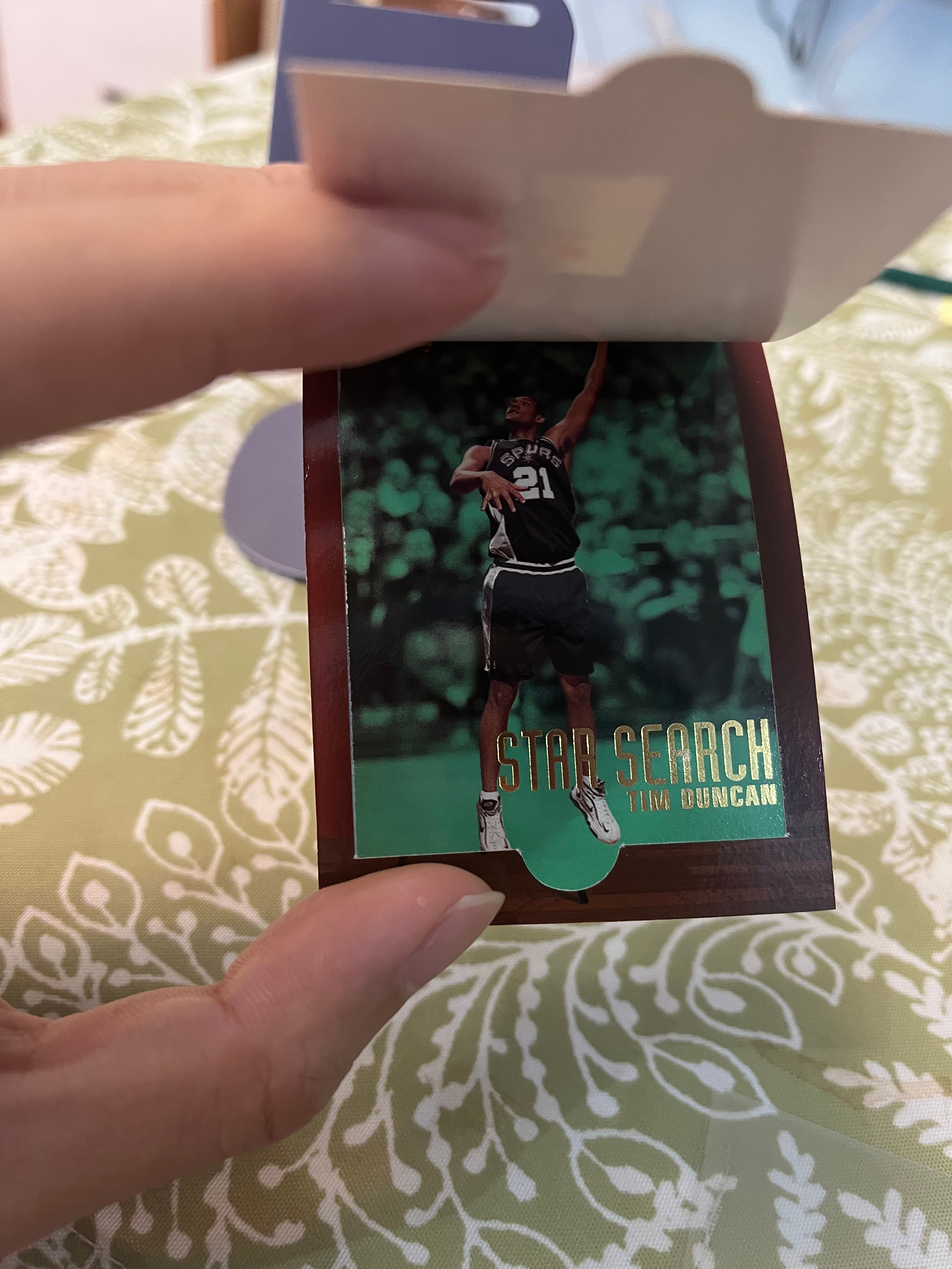 1998 SkyBox 老卡 老特 Tim Duncan 蒂姆 邓肯 石佛 马刺【舞台幕布隐藏设计 卡已被开 STAR SEARCH】【边角瑕疵如图 介意勿拍】#1017