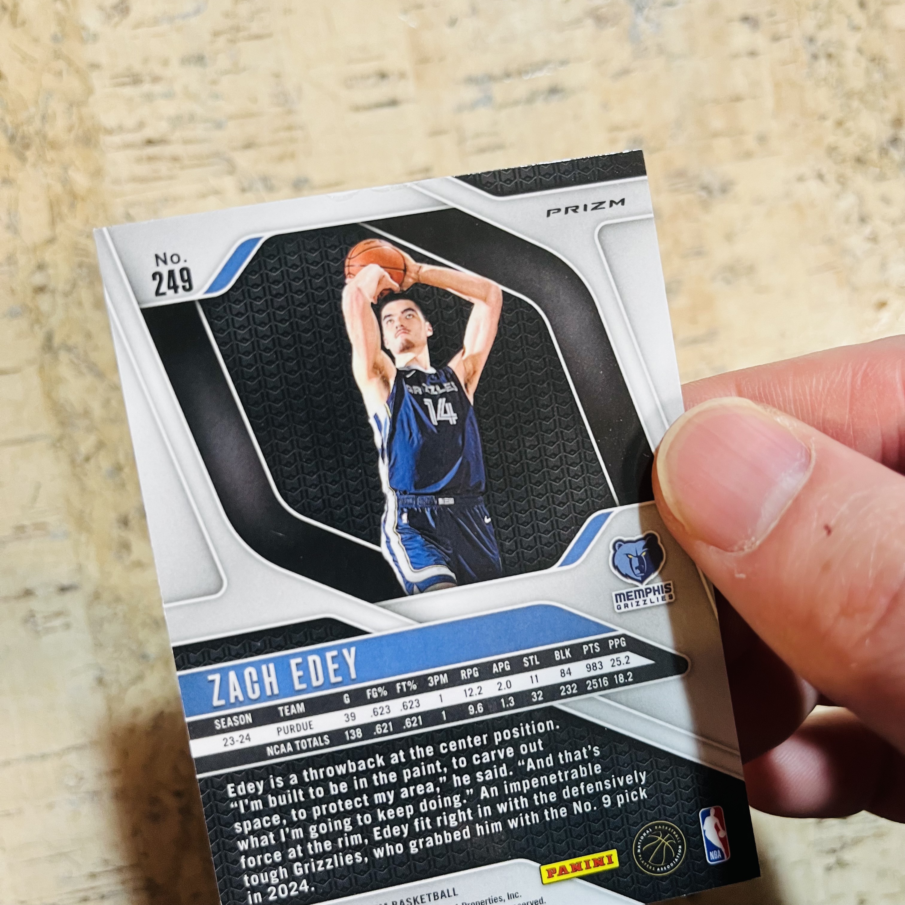 2024-25 Panini Prizm Zach Edey RC 新秀 灰熊 扎克 伊迪 周志豪 正银折 银折射 2张打包 第2组 稀有折射 凑彩虹必备 一张左下生产线图三 一张背面中间顶部微瑕图四