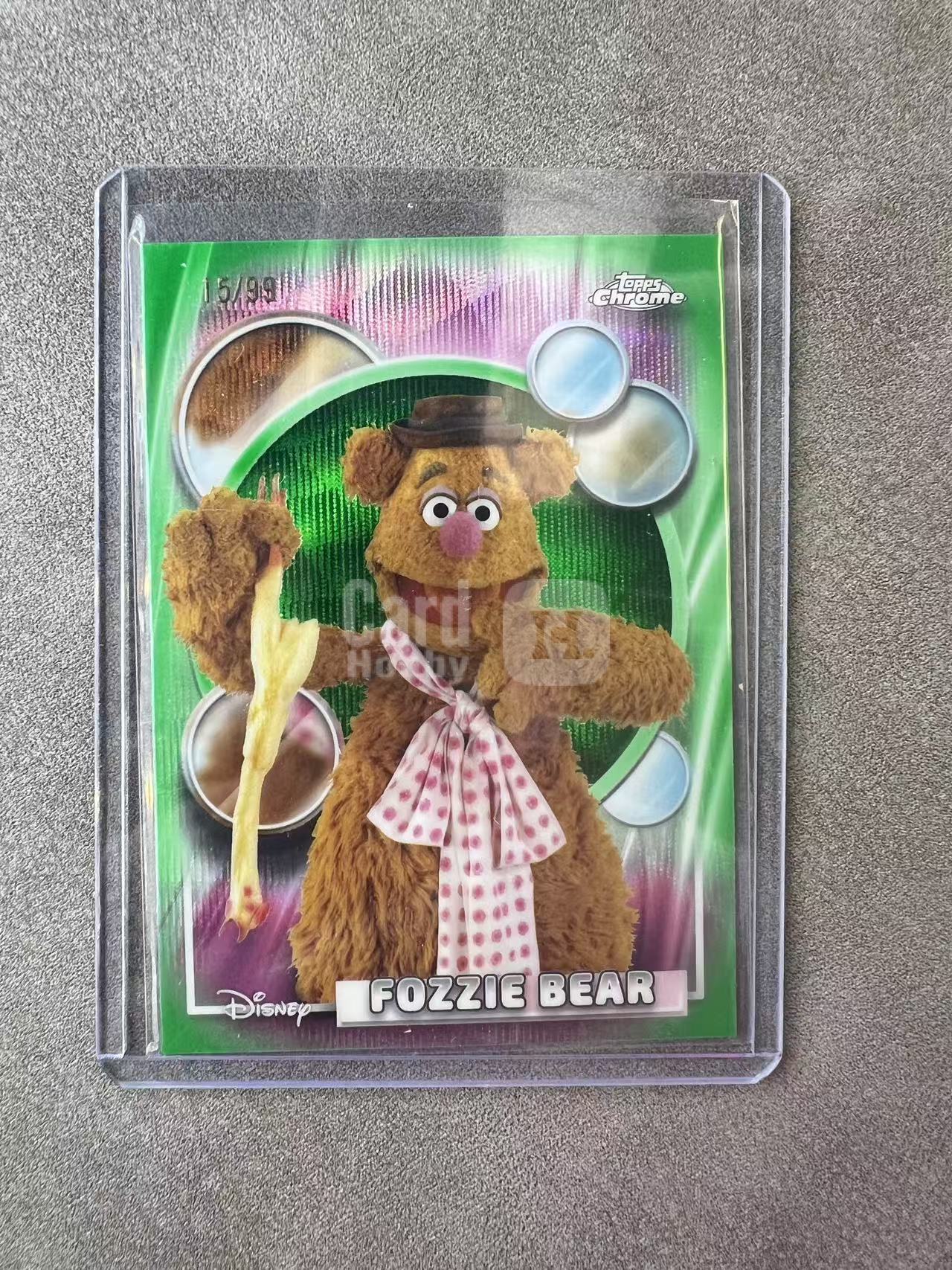8170【330球星卡实体店代卖】2026 Topps Chrome 迪士尼 Disney 福滋熊 15/99编 绿波纹 FOZZIE BEAR(WWTY)