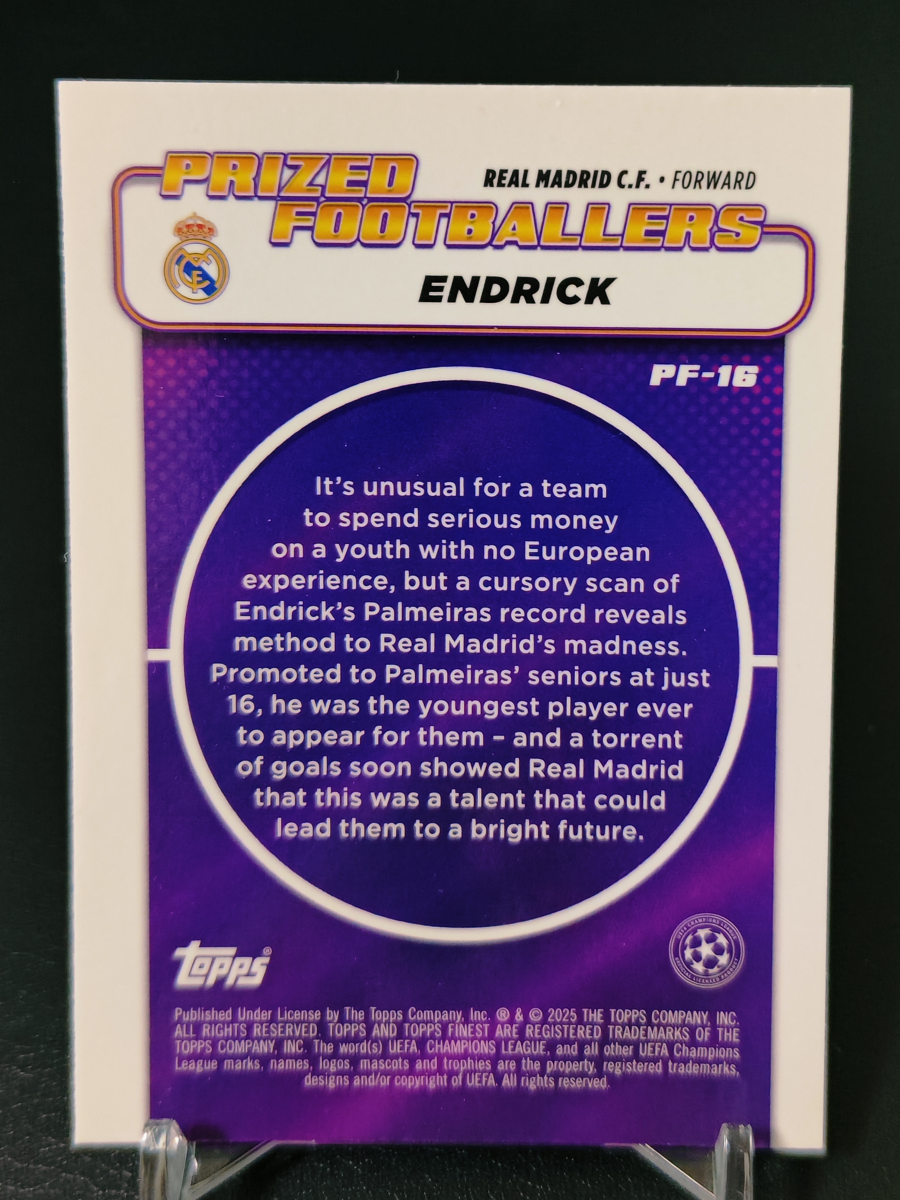 2025 Topps Finest 恩德里克 RC 新秀 Prized Footballers 典范特卡 紫折射皇马球星卡