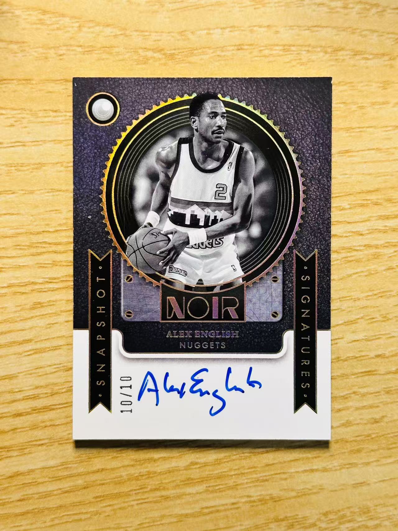 2024-25 Panini Noir Alex English 嘿嘿代卖 诺尔 英格利什 签字 卡签 10编 10/10编 名宿 掘金 收藏必备 gjma