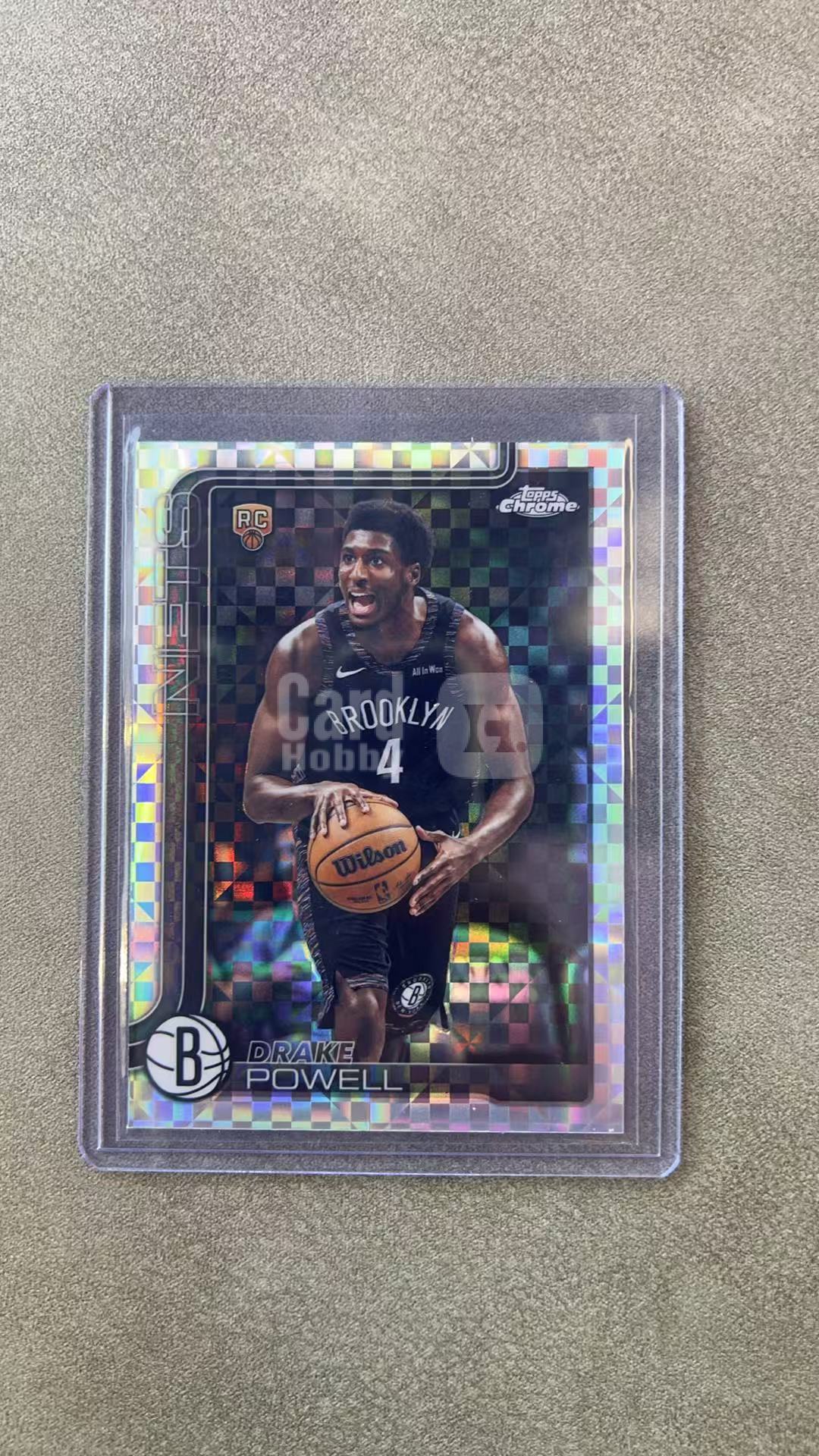 636【330球星卡实体店代卖】2026 TOPPS Chrome Update TCU DRAKE POWELL 德雷克 鲍威尔 篮网 新秀RC 格子折 仅顺丰寄付 (UK23)