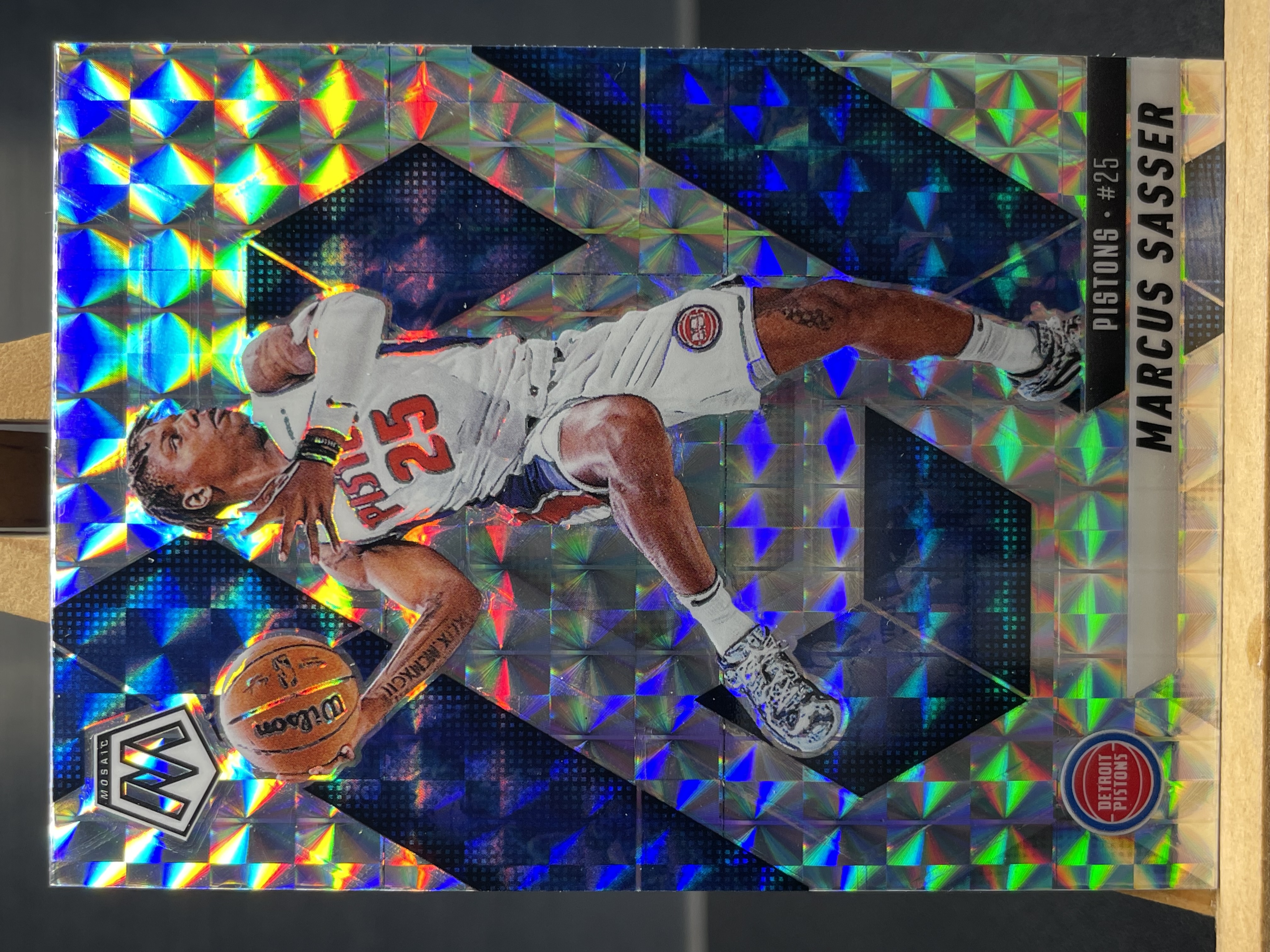 (B8) 2024-25 PANINI 马赛克 折射 马库斯 萨瑟 活塞 近期大热球星 收藏凑套必备 卡品如图 !!!
