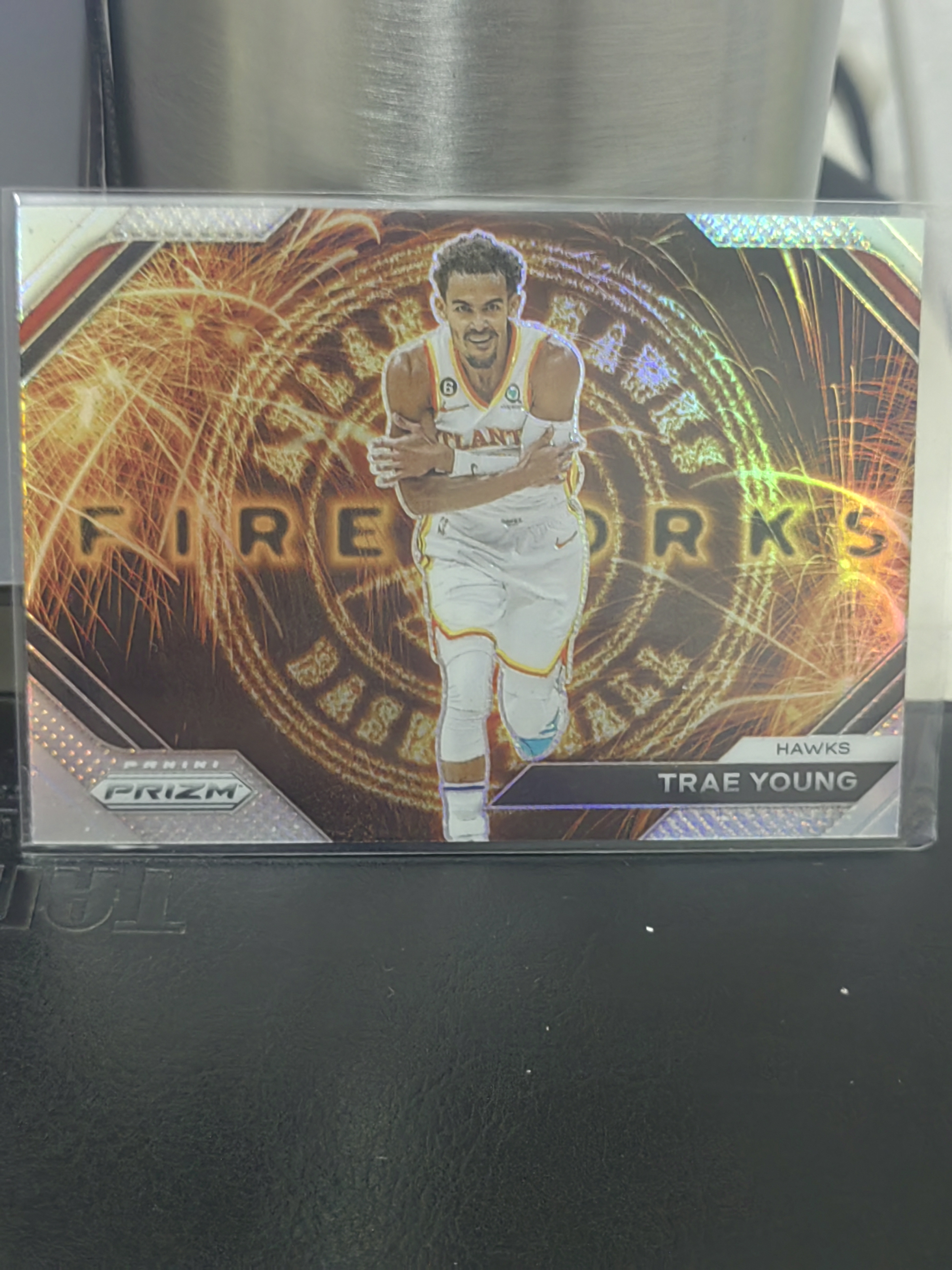 2023-24 Panini Prizm Trae Young PZ 银折 特雷 杨 老鹰 横版 烟花 特卡 FIREWORKS 篮 白边白角 不保卡品 卡品如图