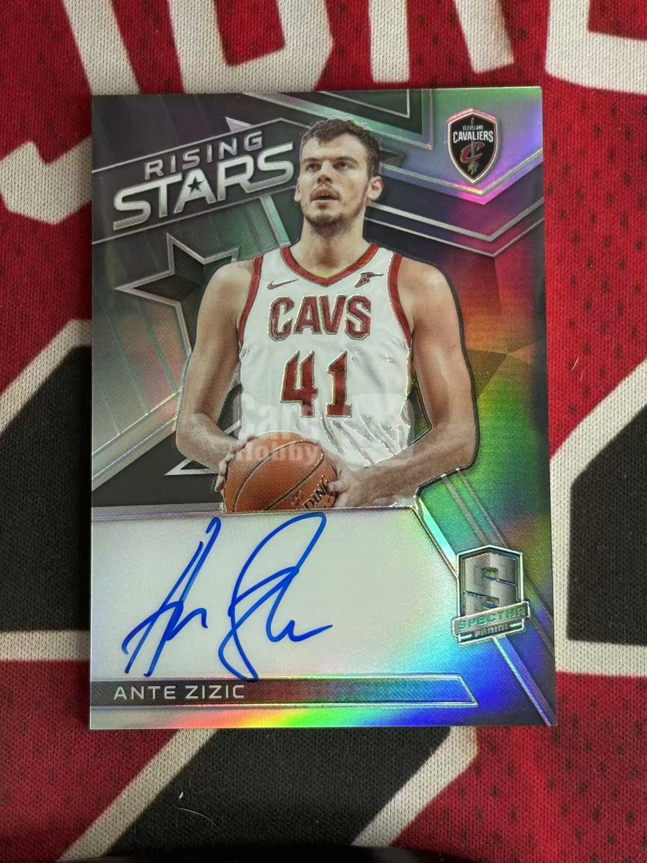 2017-18 PANINI SPECTRA 光谱系列 Ante Zizic 骑士名宿 新秀RC 安特日日奇 199编 签字卡 卡签 新秀签 银折 折射 专收凑套必备【烂臭嘴拍卖】