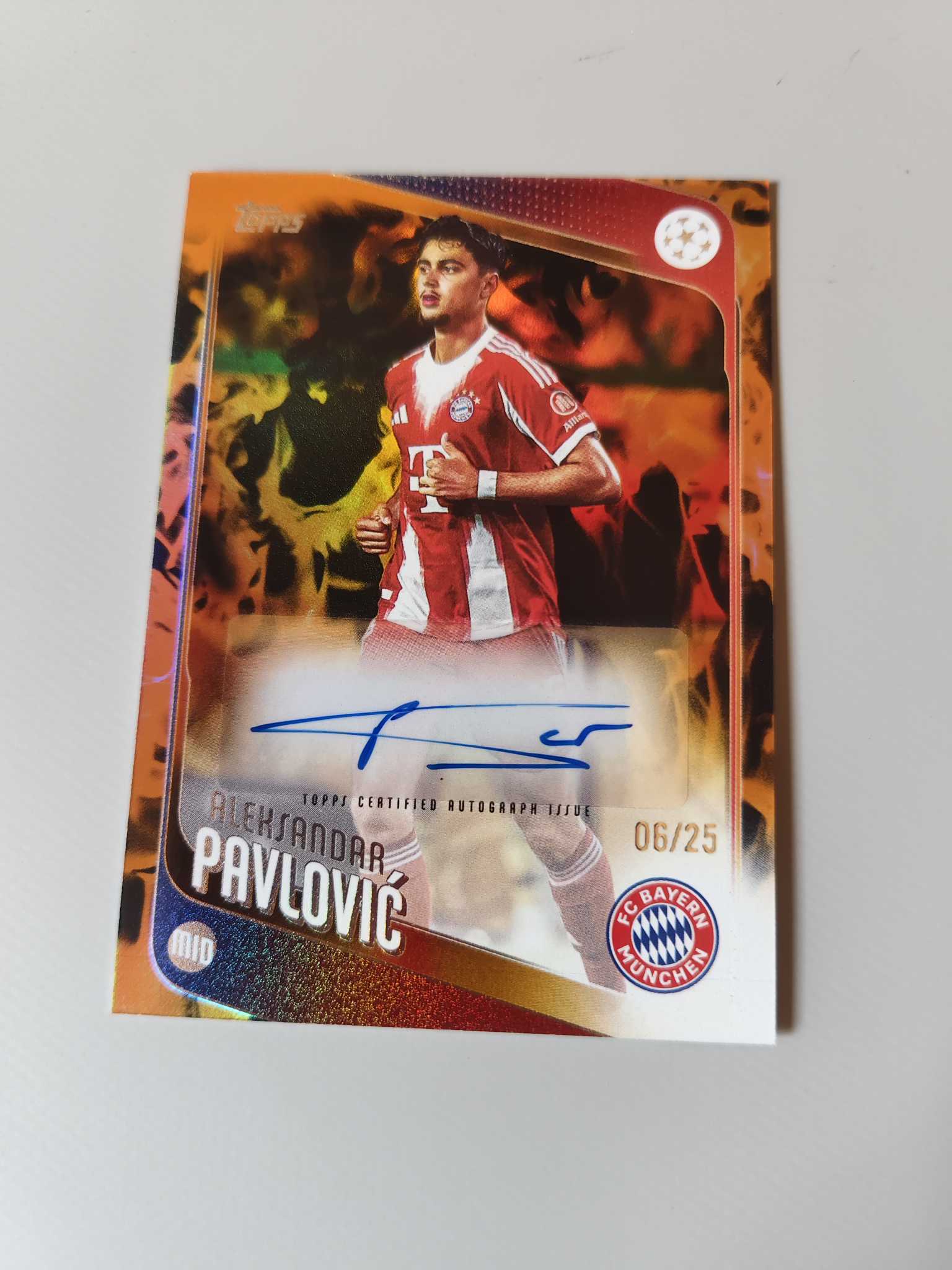【佩妮拍卖】2025-26 Topps 欧战UCC Aleksandar Pavlovic 帕夫洛维奇 拜仁 德国 火焰折 签字 06/25编 卡品如图 拍前请阅读描述 许哥0120