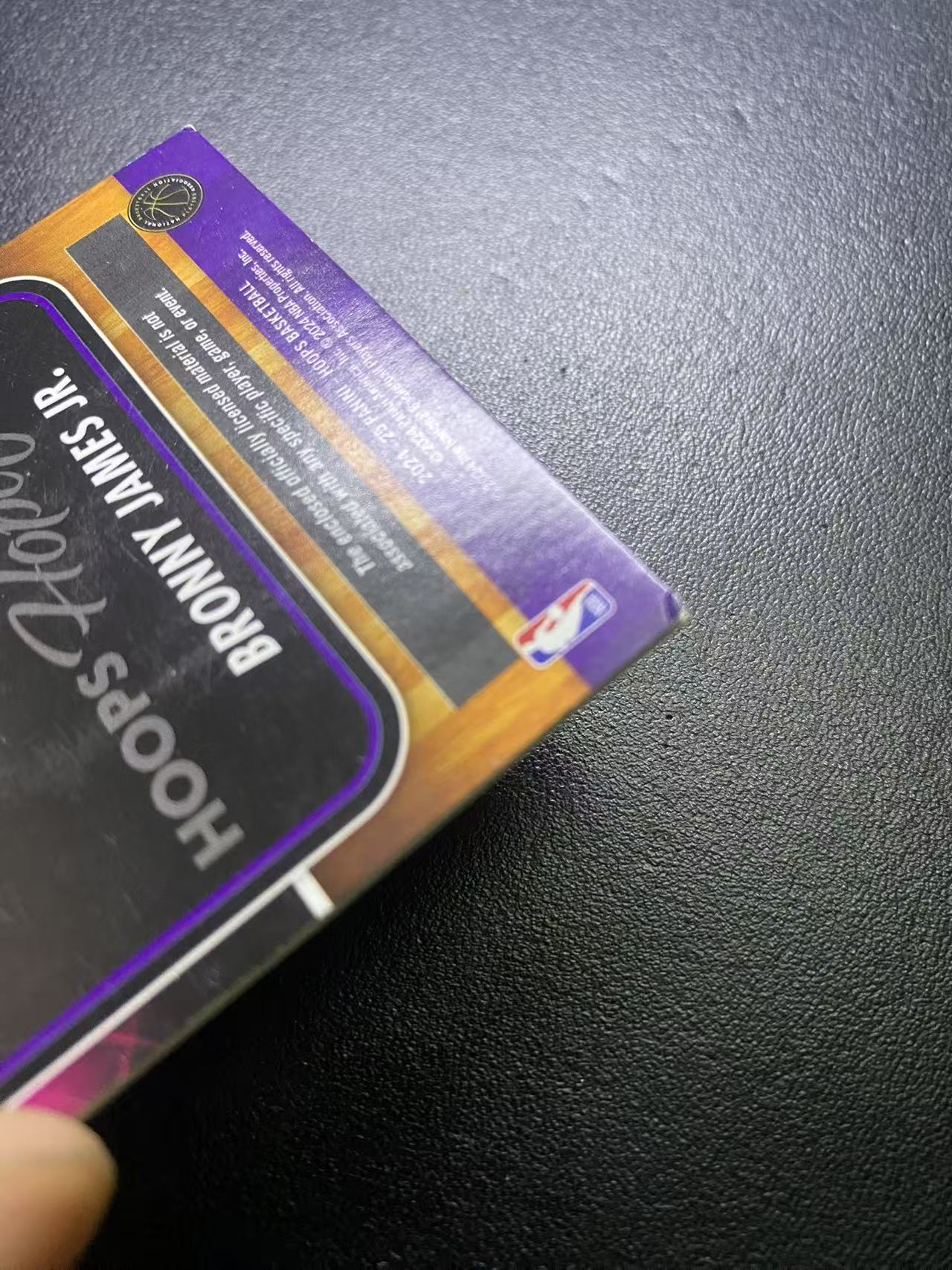 2024-25 Panini Hoops Bronny James Jr. 湖人 布朗尼 詹姆斯 球衣 物料 切割 瑕疵如图 介意勿拍 卡品如图 dm