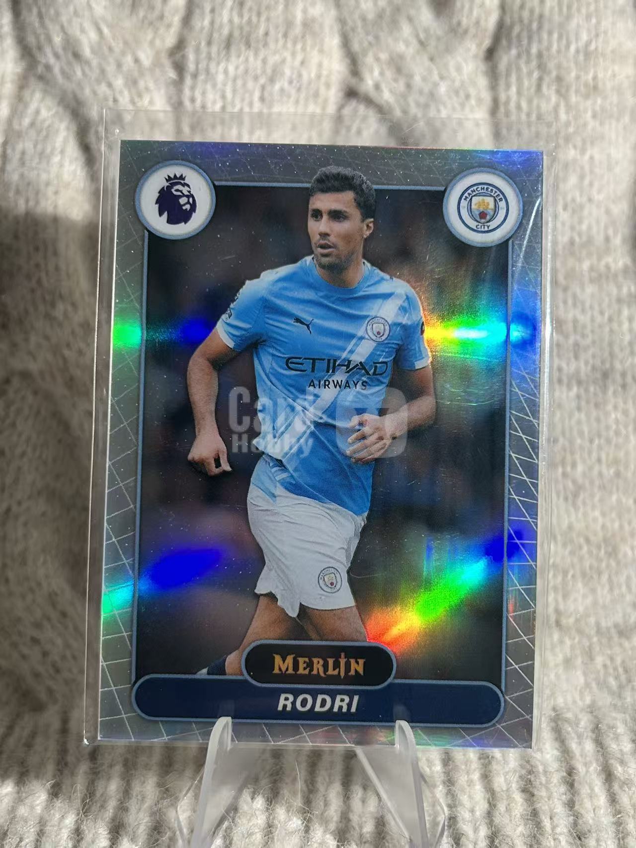 2023-24 Topps Merlin chrome Rodri 银折球星卡,罗德里,曼城中场核心,防守拦截与长传调度能力顶尖,球队攻防枢纽,凑套必备