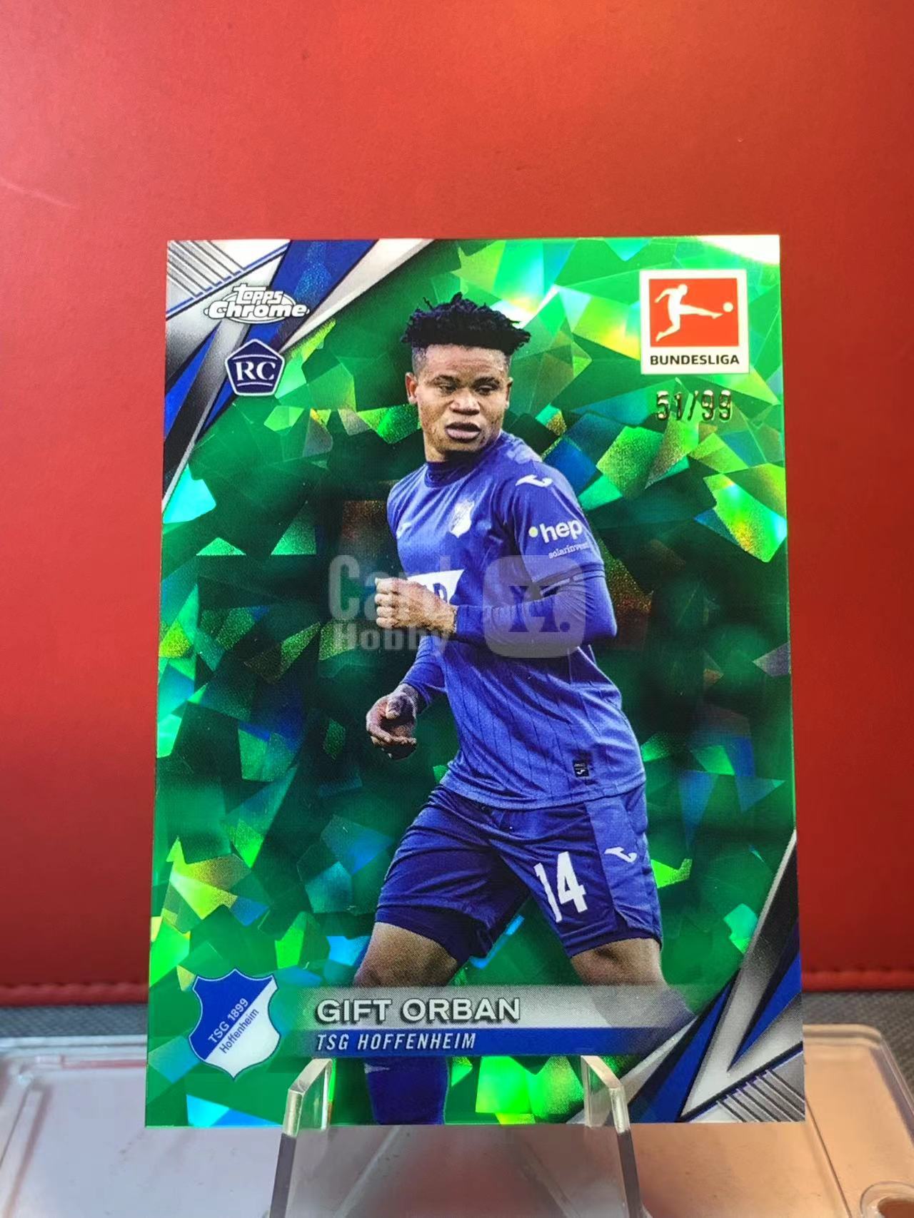 (詹叔代拍)2024-25 Topps Chrome GIFT ORBAN RC 德甲 蓝宝石 霍芬海姆 吉夫特 奥尔班 新秀 51/99编 绿碎冰折 顺丰寄付 泰山