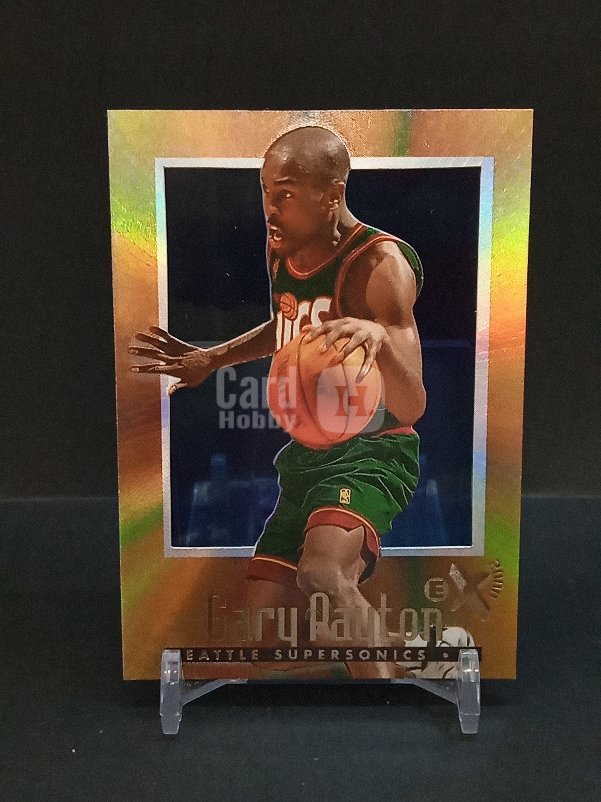 【DC拍卖】9.29小科比(微瑕) `1996-97 Skybox E-X2000 #68 Gary Payton 加里佩顿 西雅图超音速 经典橙金折射老卡,手套`