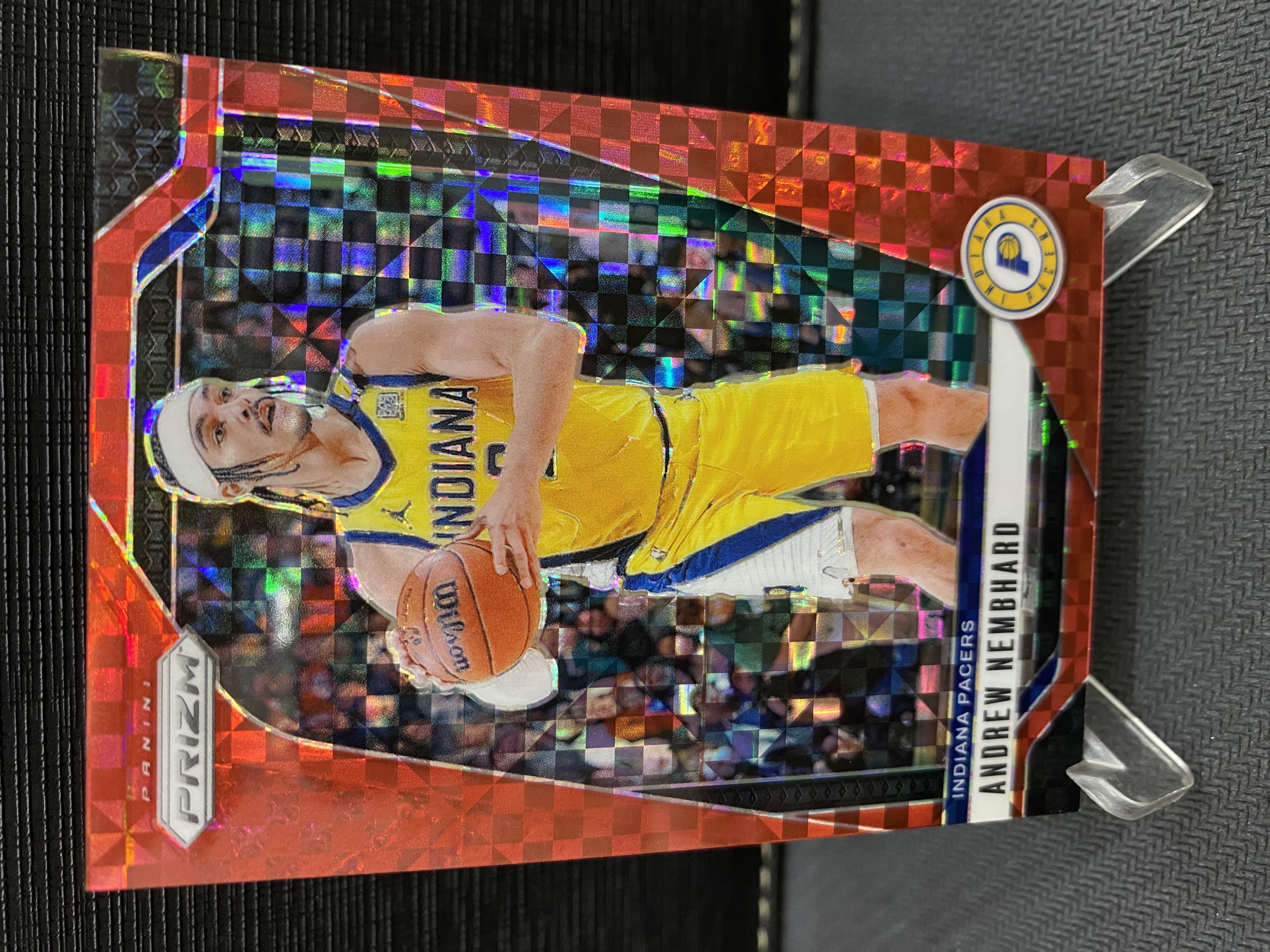 2024-25 Panini Prizm Andrew Nembhard PZ 安德鲁 内姆布哈德 75编 红棋盘折 红格子折 步行者 收藏必备 卡品如图 -老道-【乌苏拍卖】